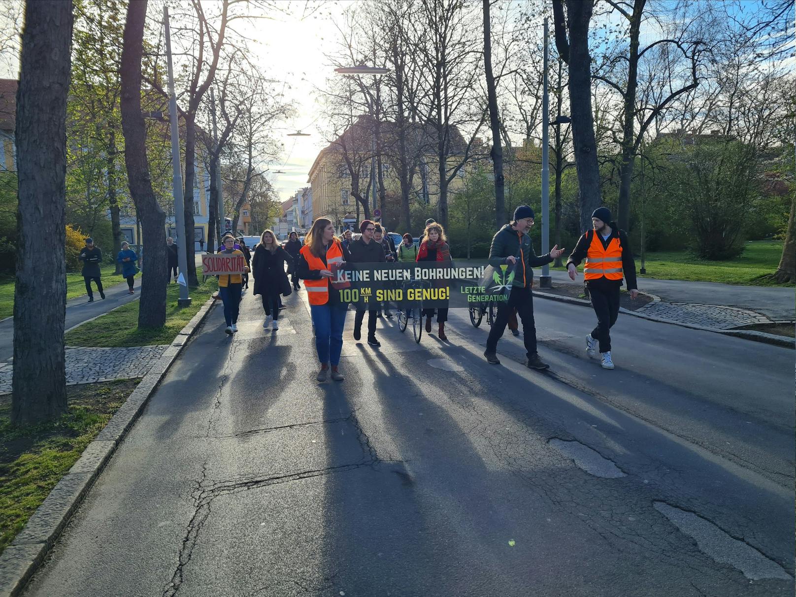 Neues Chaos in Graz – Klima-Kleber mit Protest-Marsch