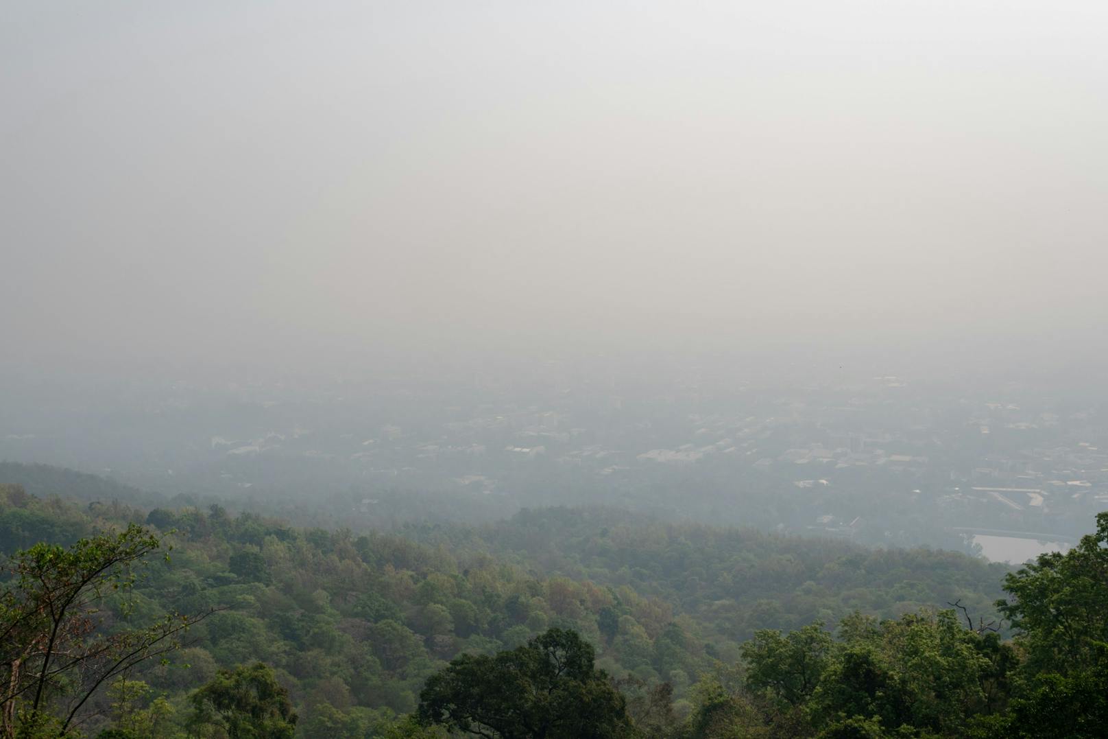 Ein Blick auf die Stadt Chiang Mai inmitten der Luftverschmutzung.