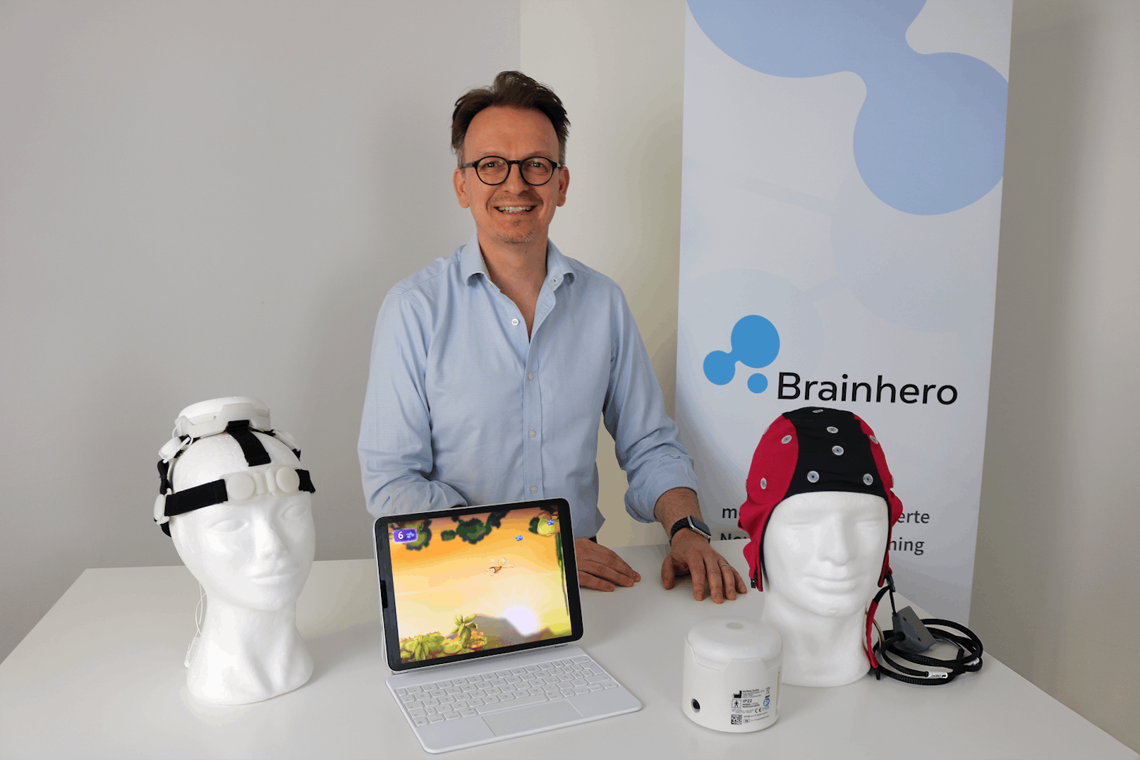 Christof Götz bietet die erste CE zertifizierte Neurofeedback-Therapie für Kinder mit Autismus und ADHS für zuhause an.
