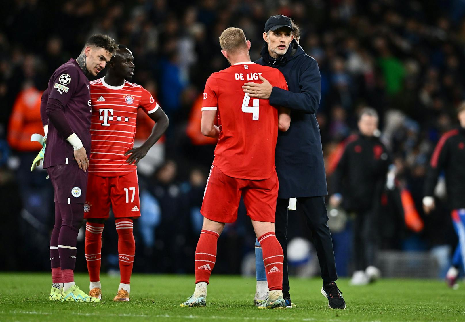 Thomas Tuchel tröstet Matthijs de Ligt.