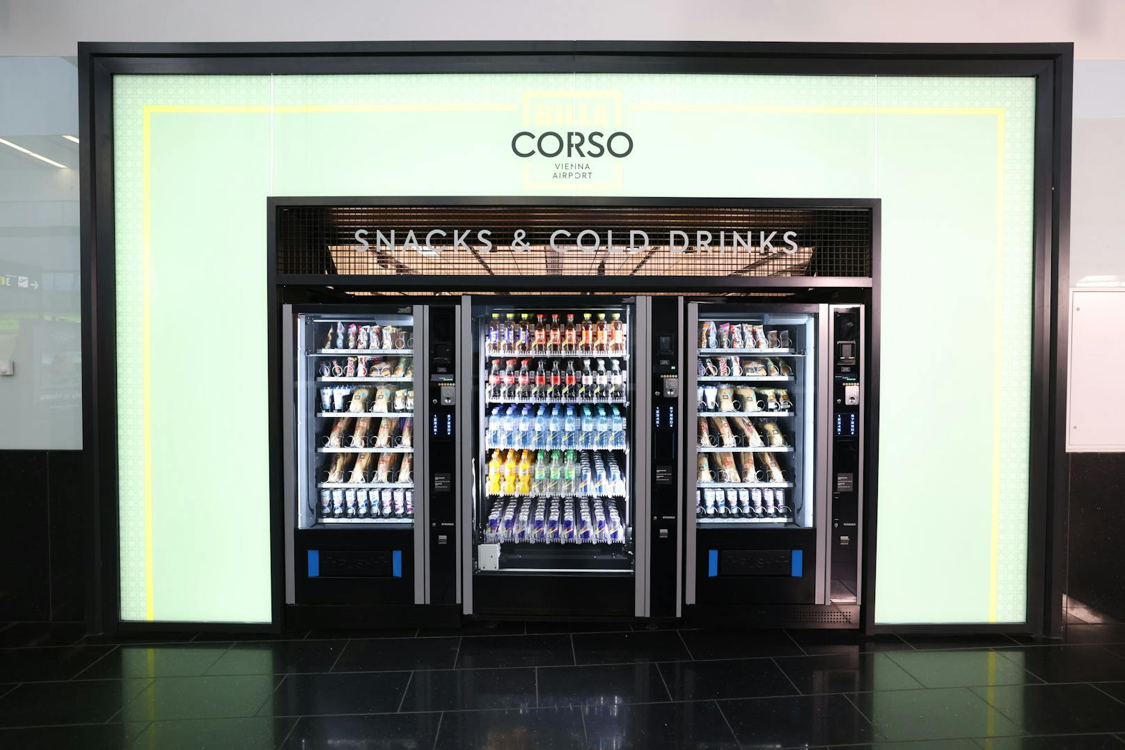 … und ein Automat mit Snacks und kalten Getränken komplettieren die Produktpalette.