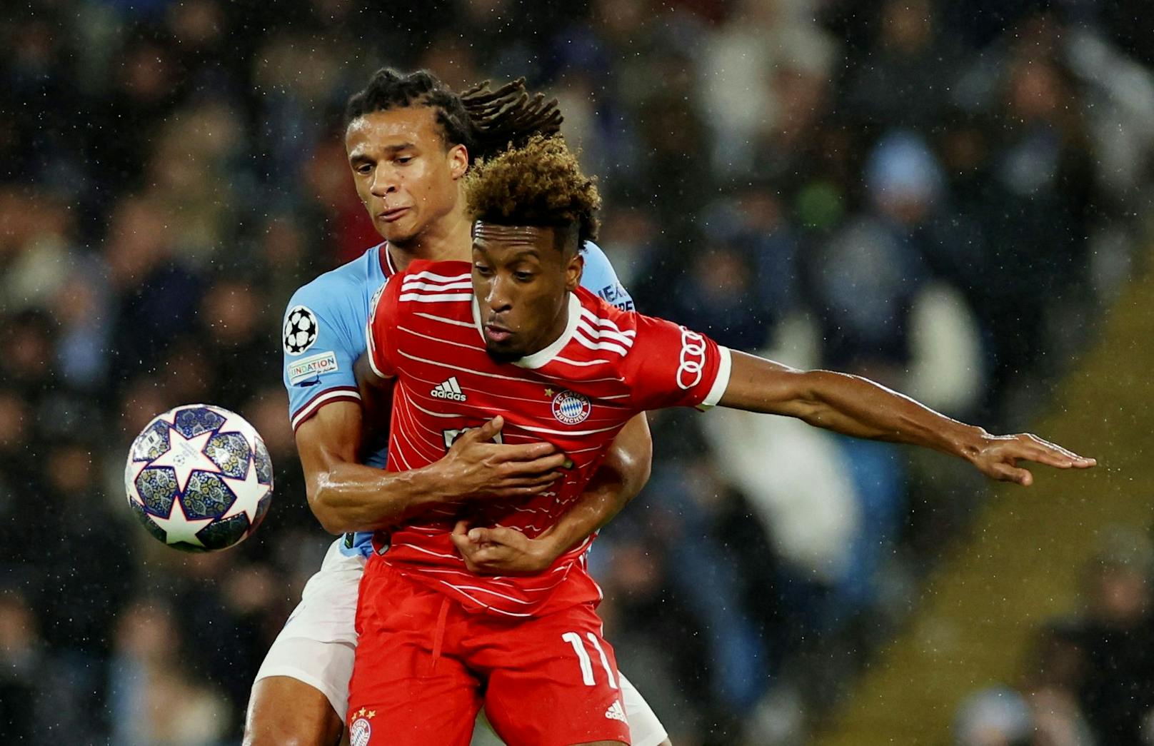 Nathan Ake im Zweikampf mit Kingsley Coman