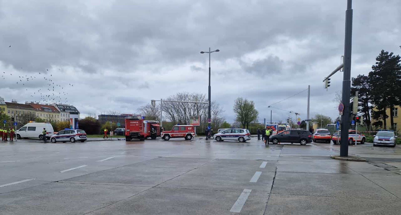 Auf der Edelsinnstraße (Meidling) krachten mehrere Fahrzeuge ineinander. 