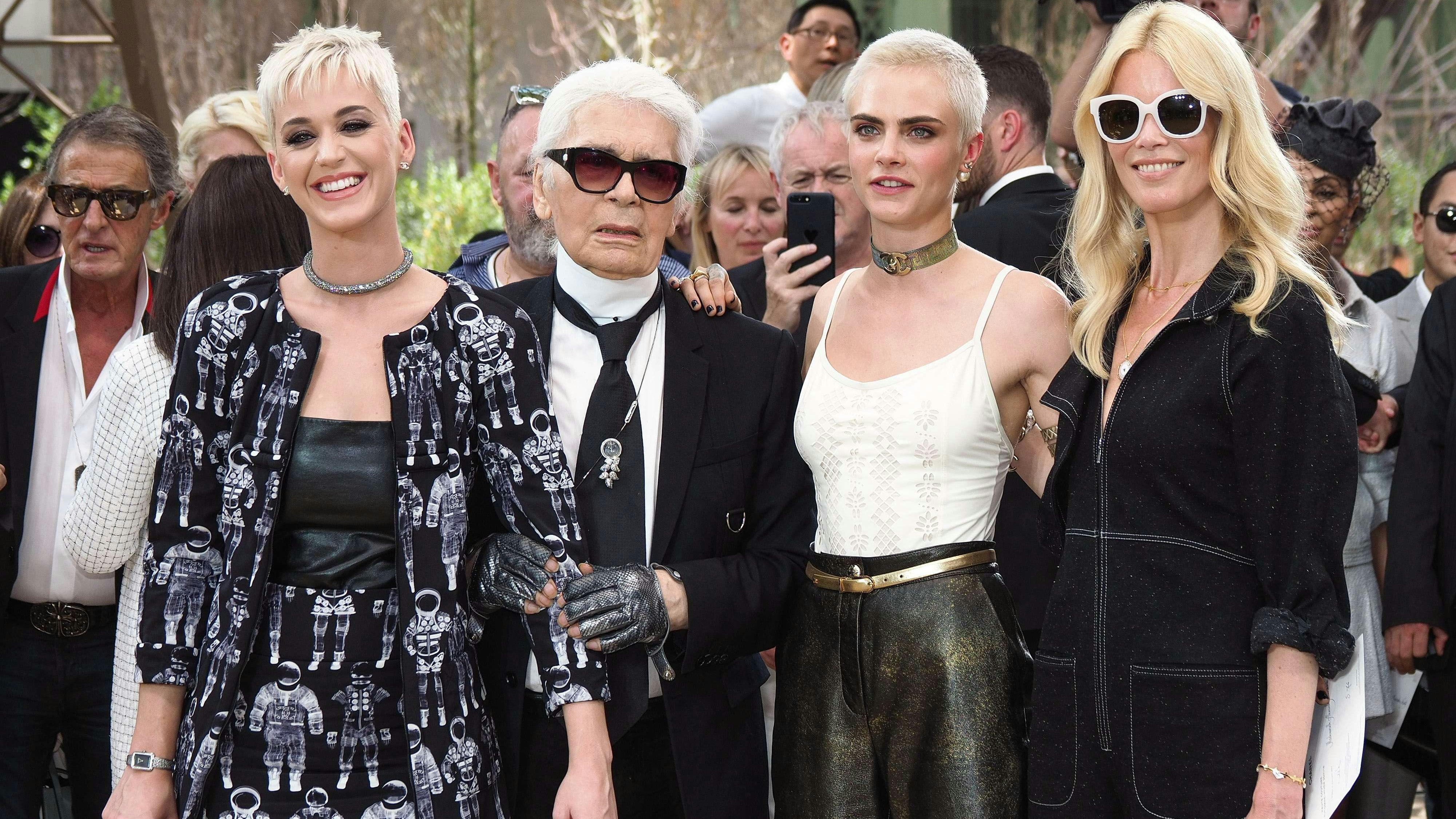 Karl Lagerfeld übernahm Chanels Kreativposten 1983 und baute das damals vergessene Luxushaus zu einem Big Player in der Modeindustrie auf.