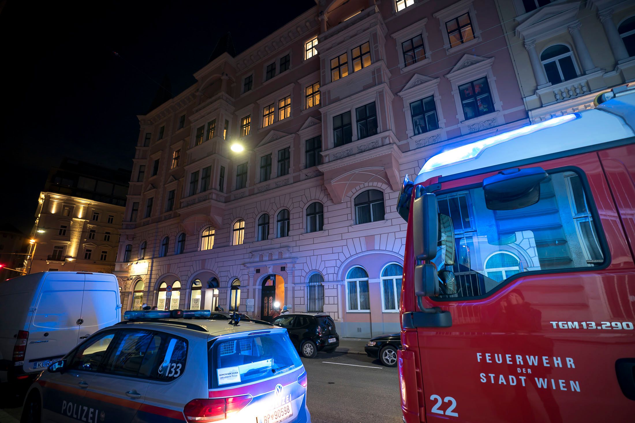 Die Feuerwehr musste am Mittwoch gegen 22.30 Uhr zu einem Großeinsatz in Wien-Favoriten ausrücken (Symbolbild).