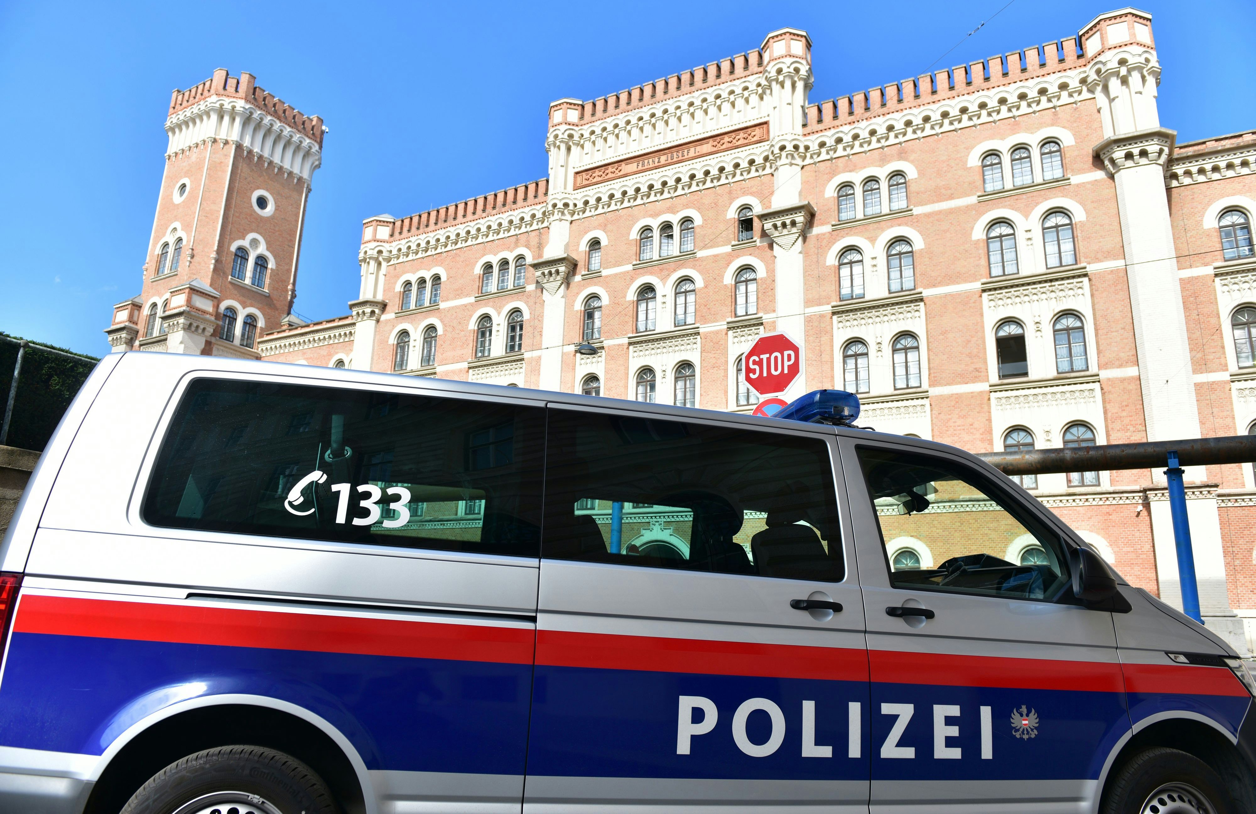 Einer Streife des Stadtpolizeikommandos Fünfhaus fiel am Mittwochabend ein Langgesuchter in die Hände. (Symbolbild)