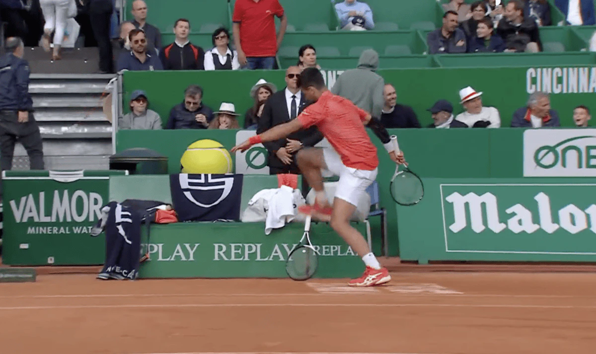 Djokovic zerstört seinen Schläger