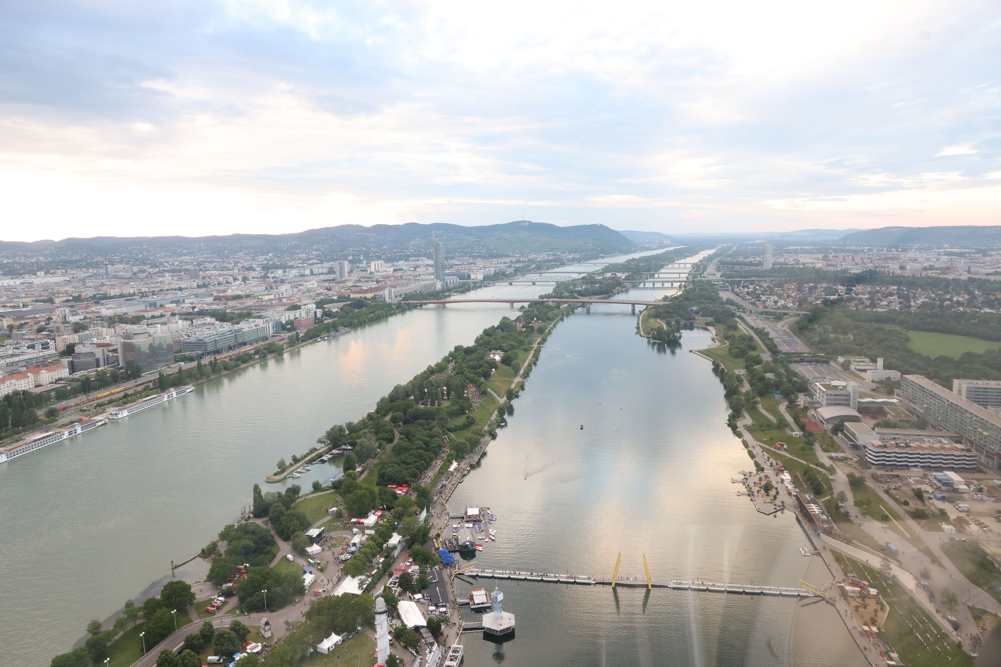 Zahlreiche Passanten wurden durch die Raserei gefährdet.