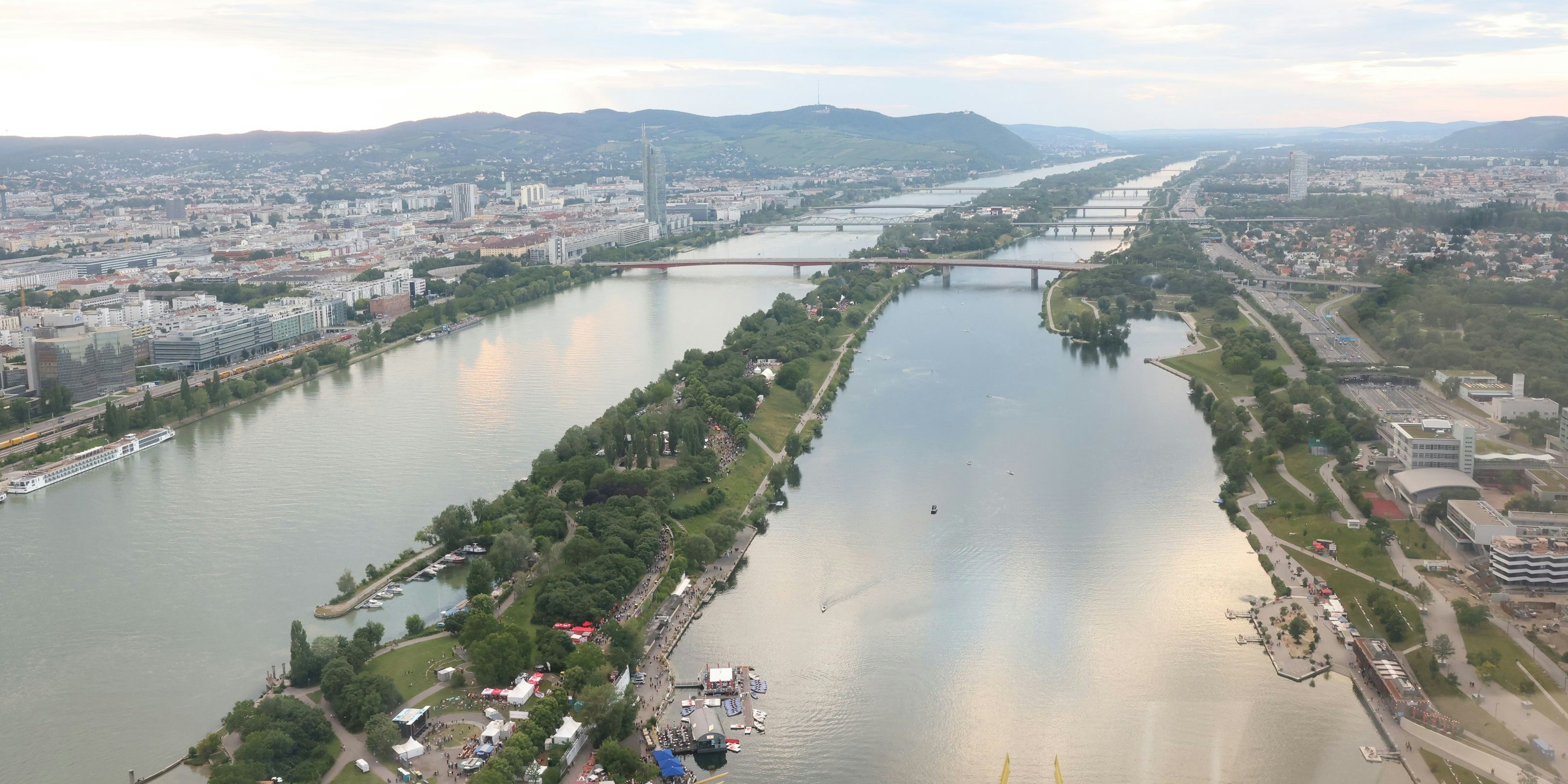 Zahlreiche Passanten wurden durch die Raserei gefährdet.