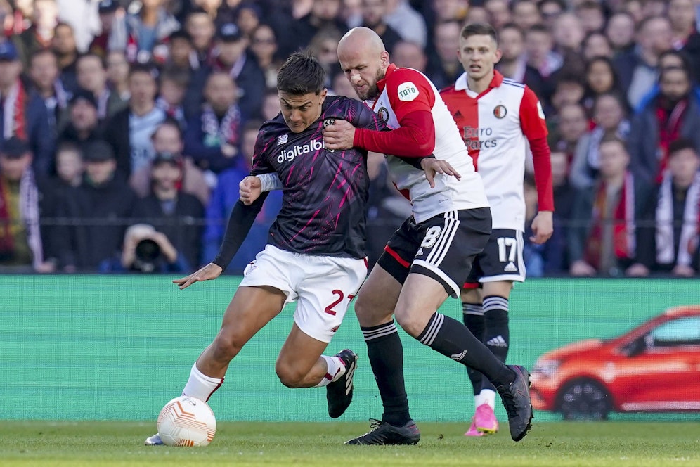 Gernot Trauner gegen Roma-Star Paolo Dybala