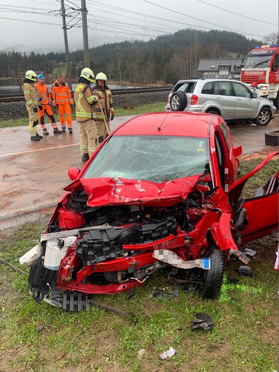 Bei einem schweren Verkehrsunfall in Kitzbühel kam am Donnerstag (13.04.2023) eine 29-jährige Frau ums Leben.