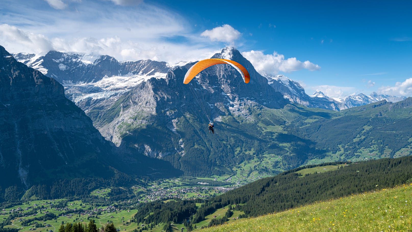 Wiener (42) stürzt mit Paragleiter in die Tiefe