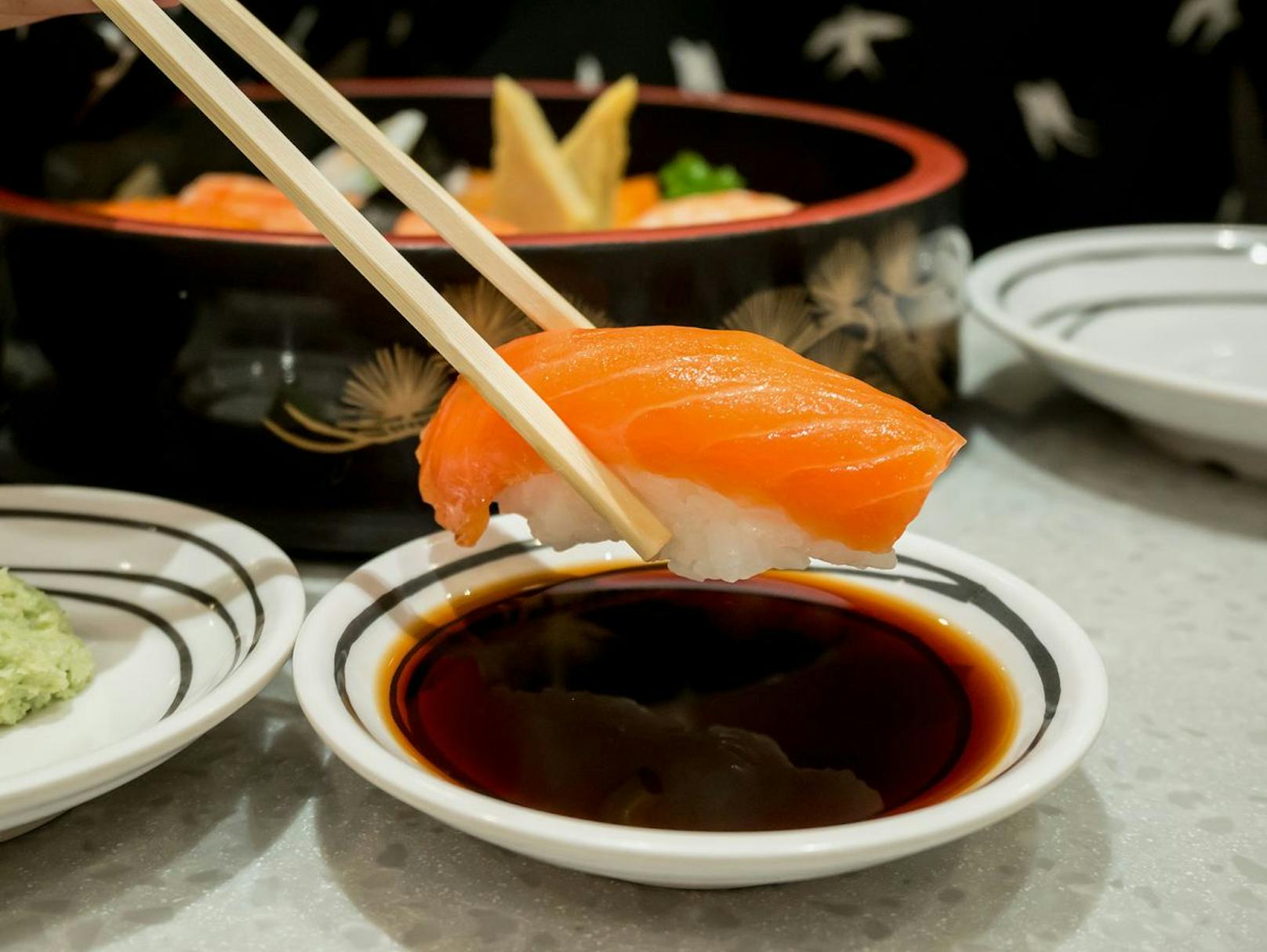 Alter Reis, fischiger Geruch – grauslicher Sushi-Test