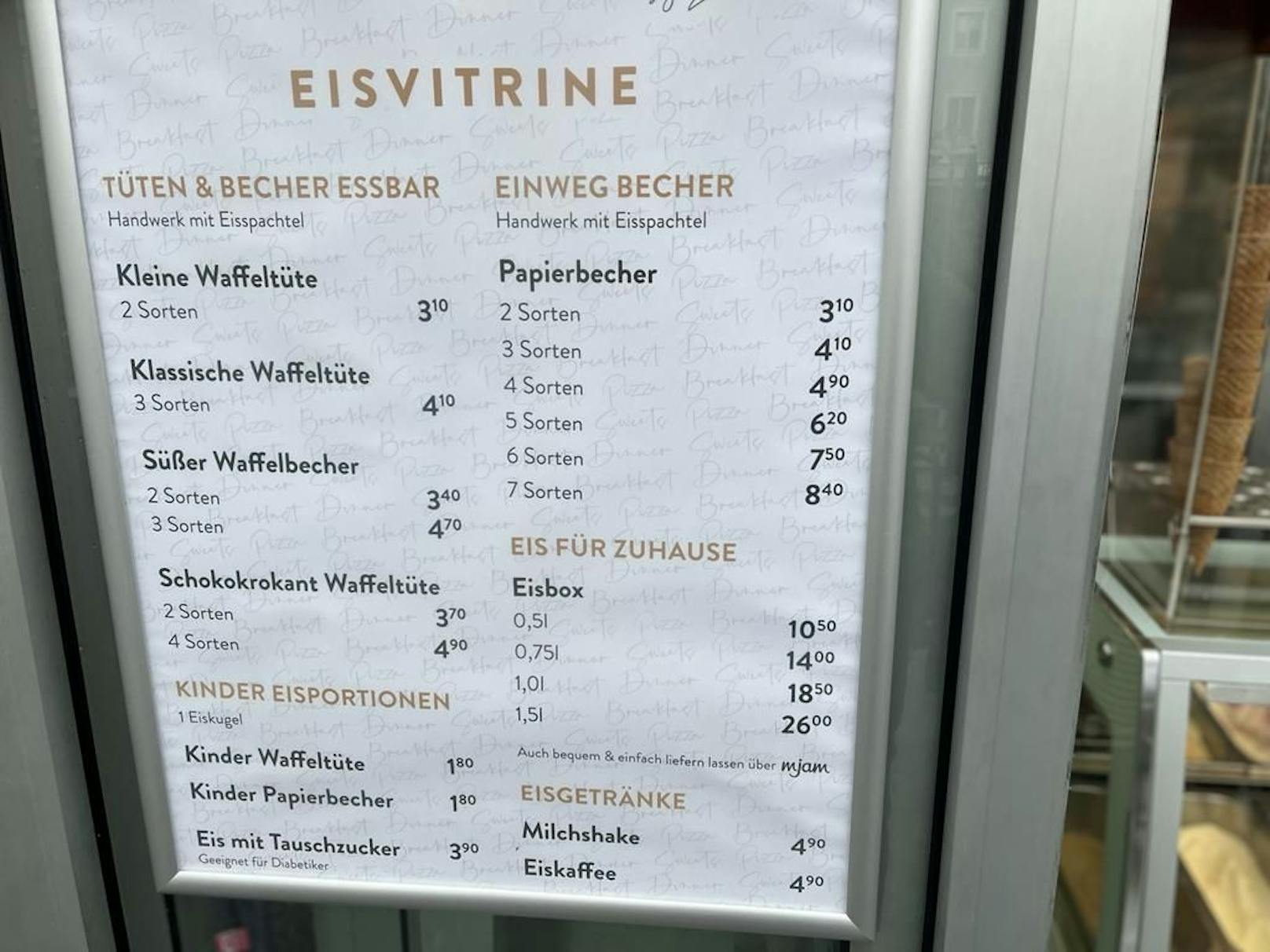 Die aktuellen Preise am Rathausplatz St. Pölten: 1,55 Euro pro Kugel, Extra-Portionen für Kinder.