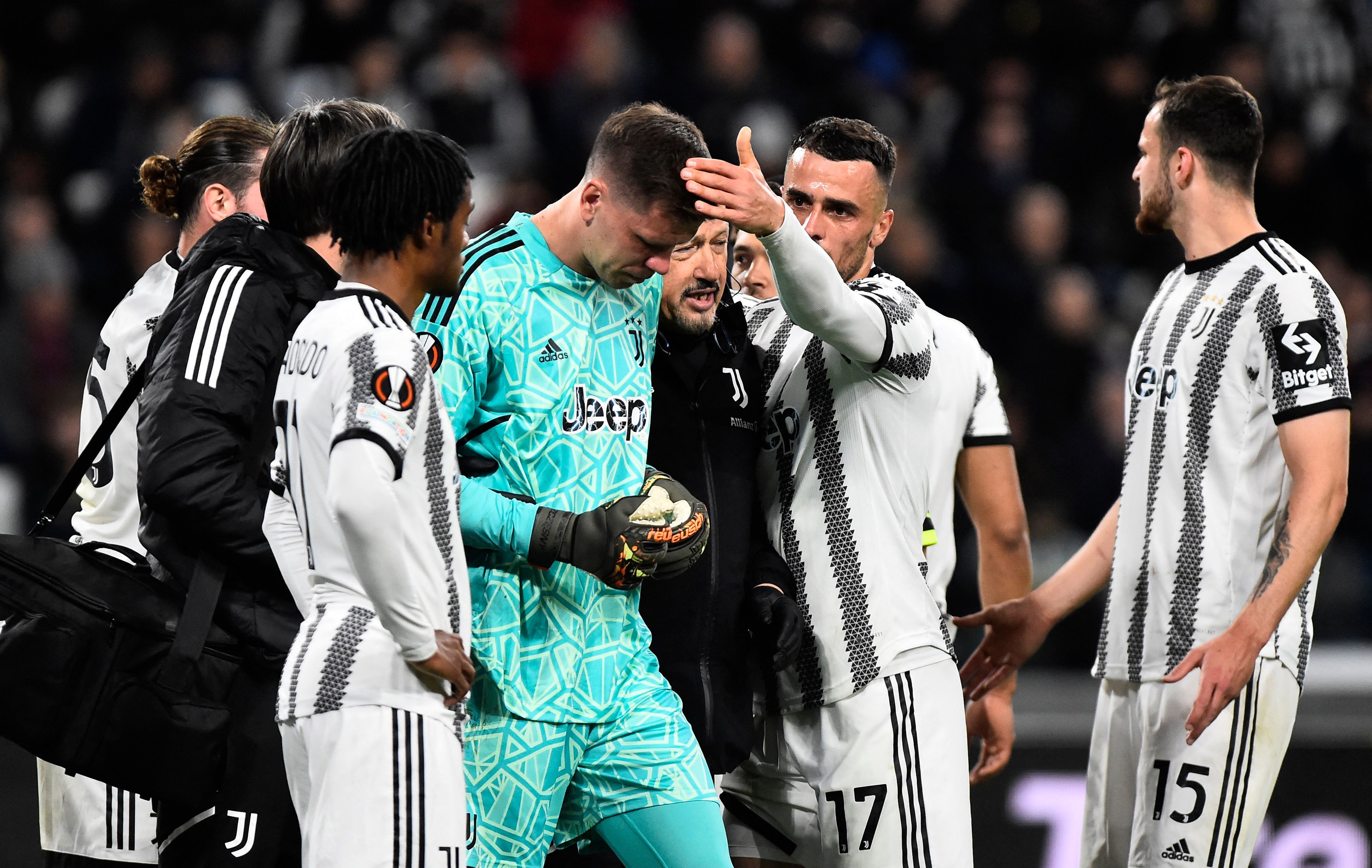 Der Pole Wojciech Szczesny musste mit Atemnot ausgewechselt werden. 