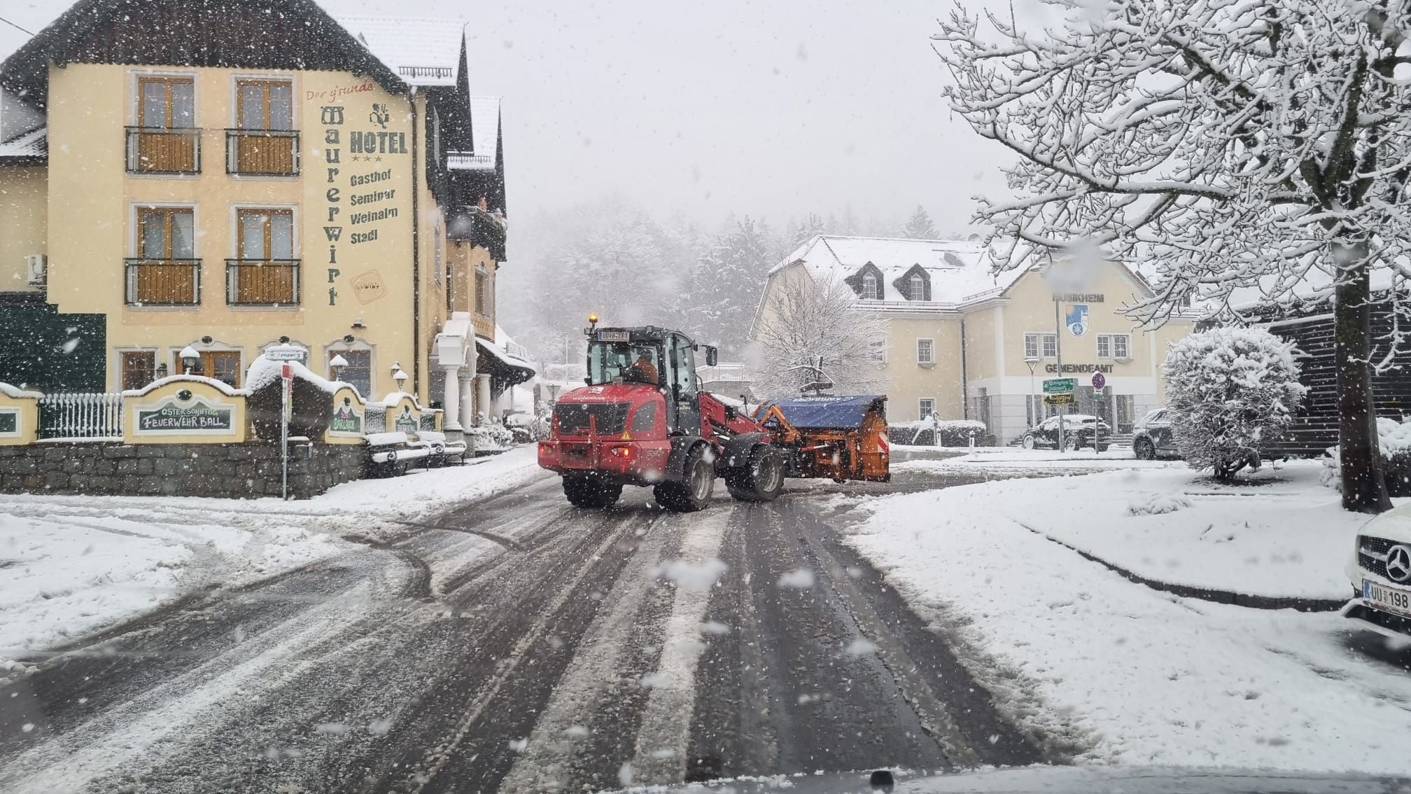 Heftiger Wintereinbruch – Bis Zu 20 Cm Schnee Im April – Oberösterreich ...