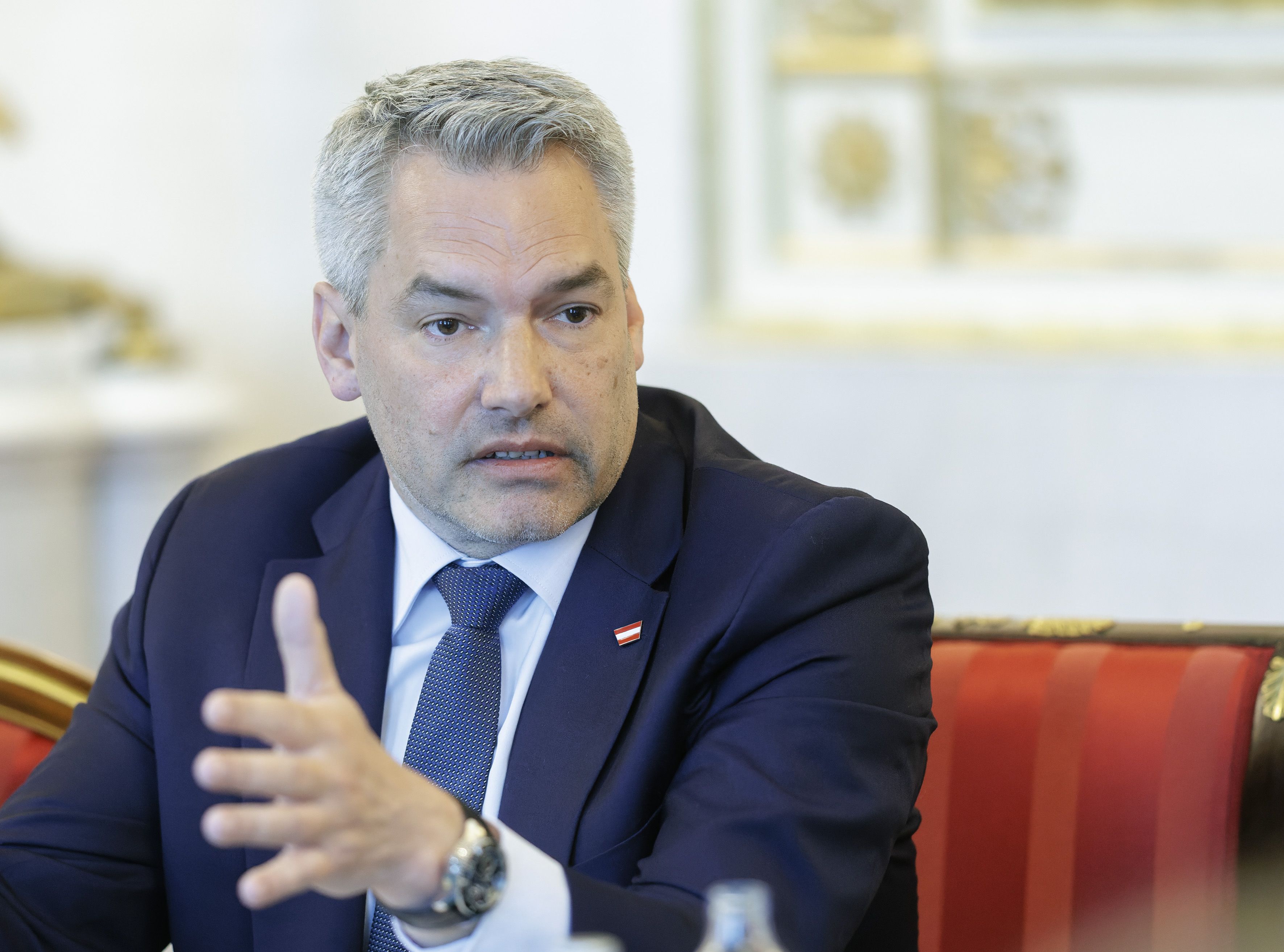 Bundeskanzler Karl Nehammer (ÖVP) kündigt für kommende Woche einen "Autogipfel" an. 