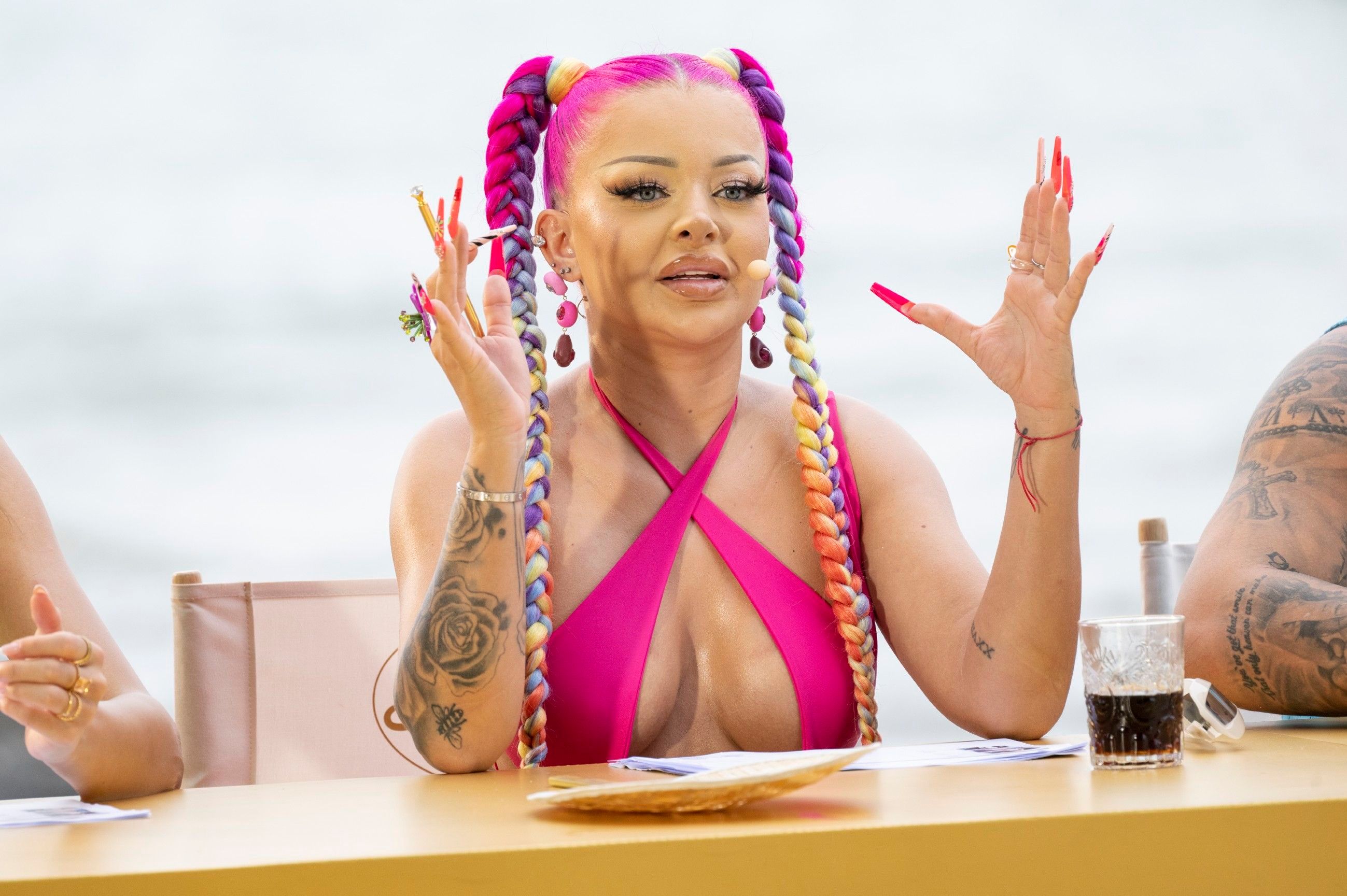 Jurymitglied Katja Krasavice weiß ihre Kurven in Szene zu setzten.