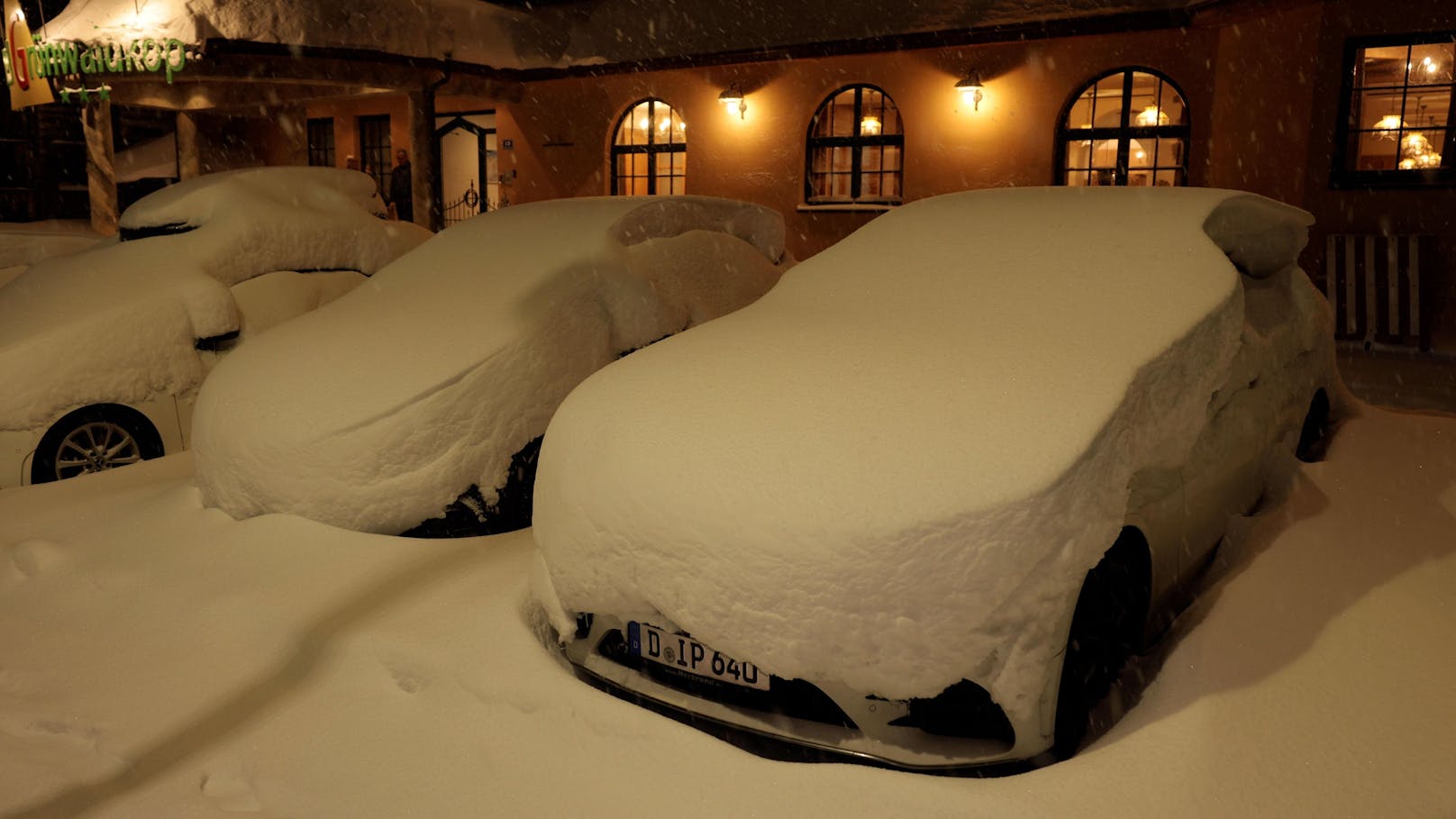 Schnee-Keule – Polizei zwingt Autolenker zum Umkehren