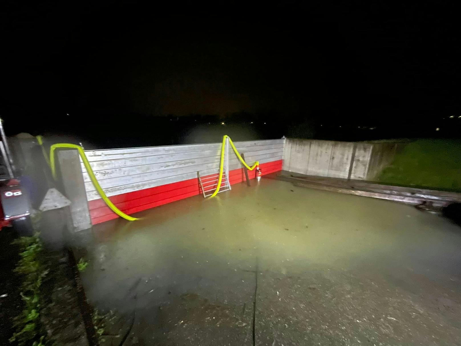 Die Feuerwehr hat bereits Hochwasser-Schutzmaßnahmen ergriffen.