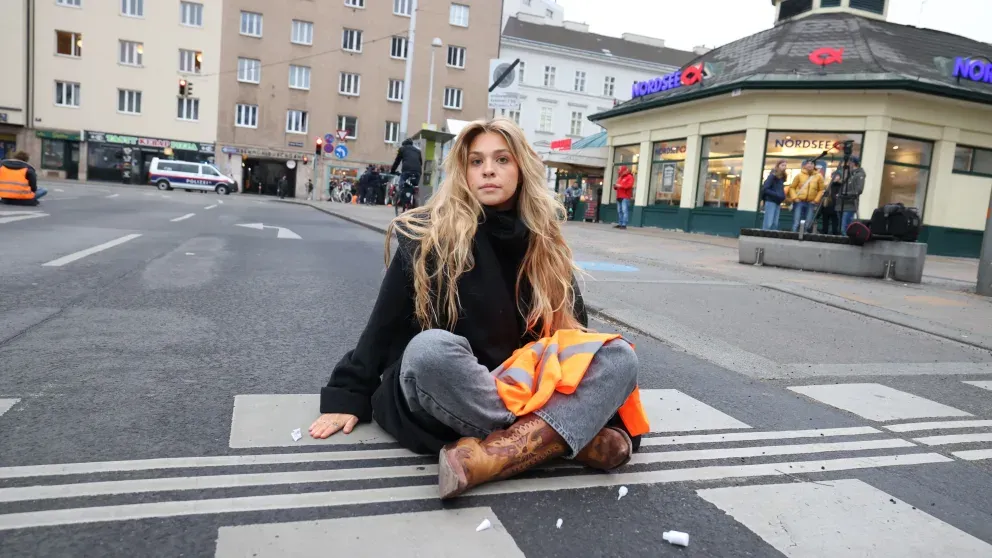 Die Deutsche Anja Windl klebte sich auch in Österreich fest.