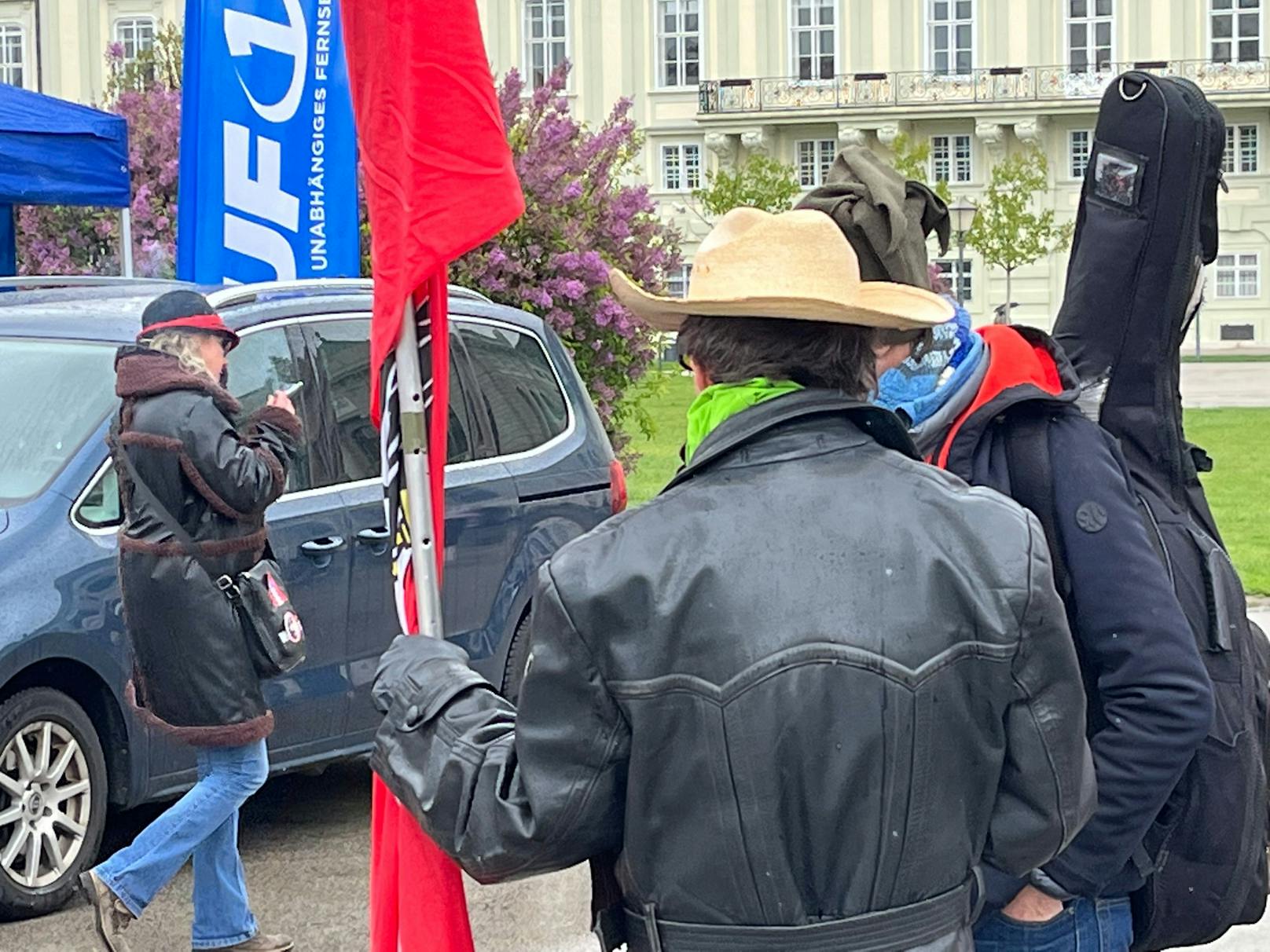 ... Samstagnachmittag zur "Megademo" namens "Friedensmarsch/Gegen den Great Reset" in Wien ein.