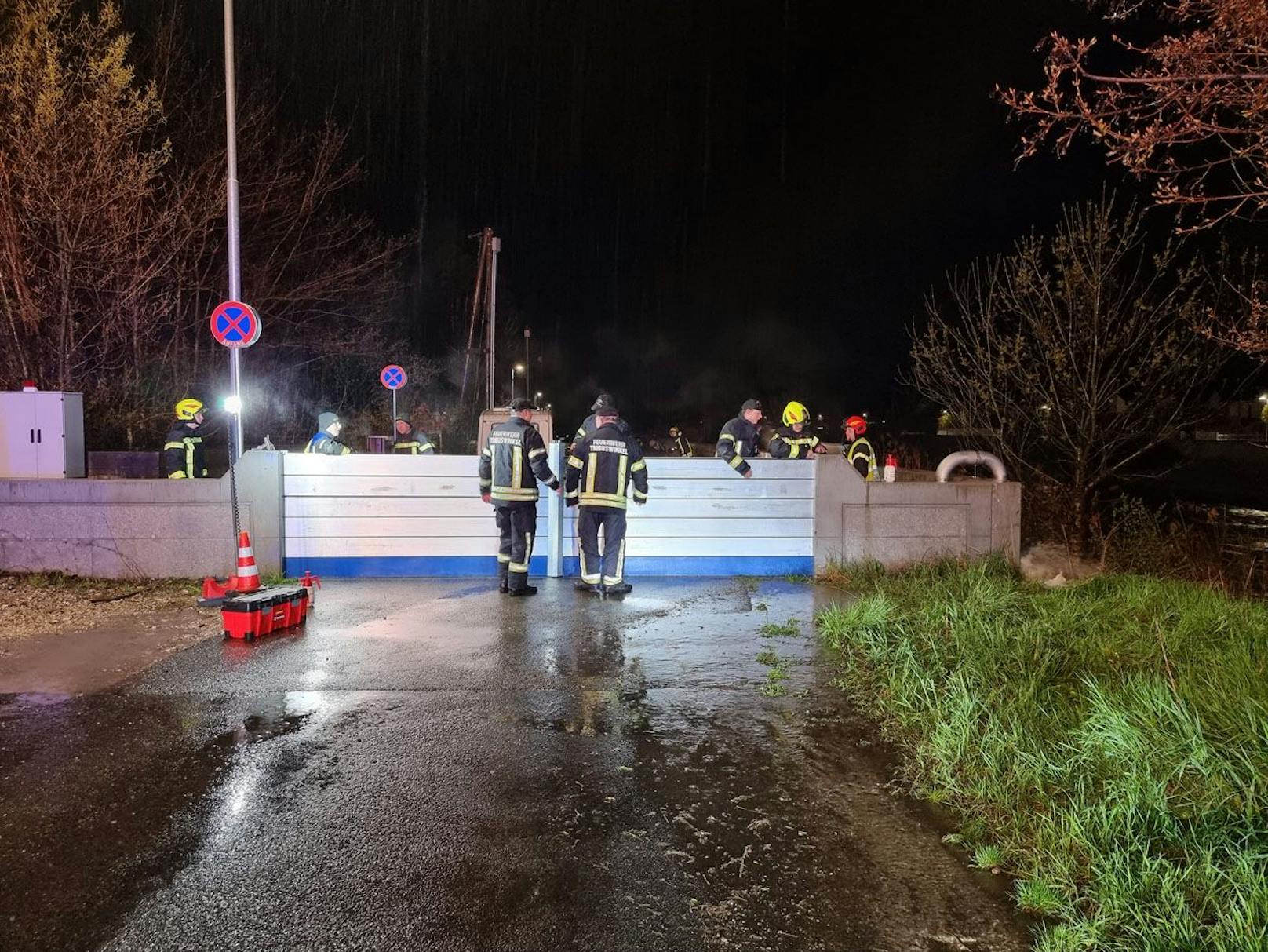 Mehrere Feuerwehren rückten zu Kontrollfahrten aus.