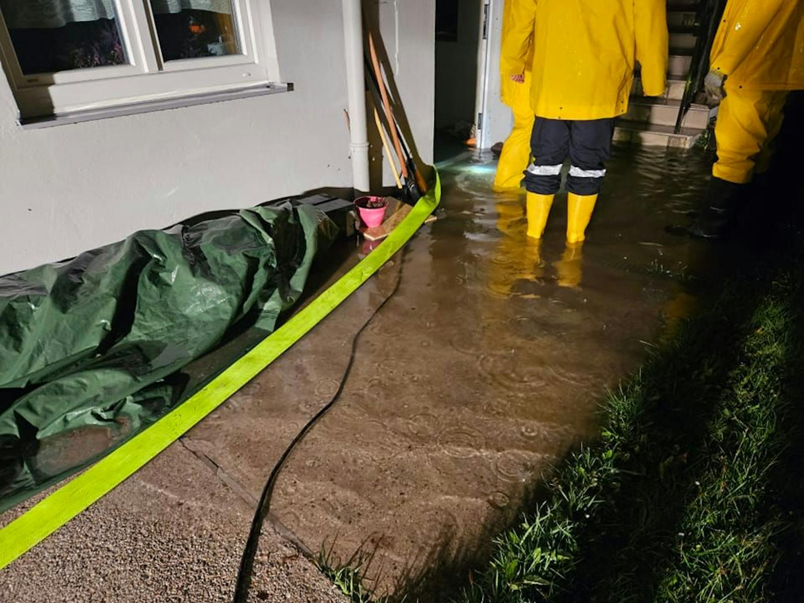 Auch in Wilhelmsburg musste ein Keller ausgepumpt werden.