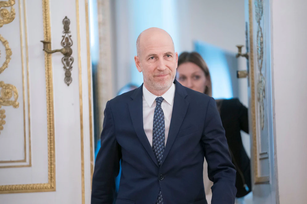 Arbeitsminister Martin Kocher will mit einem neun Lehrberufspaket die 