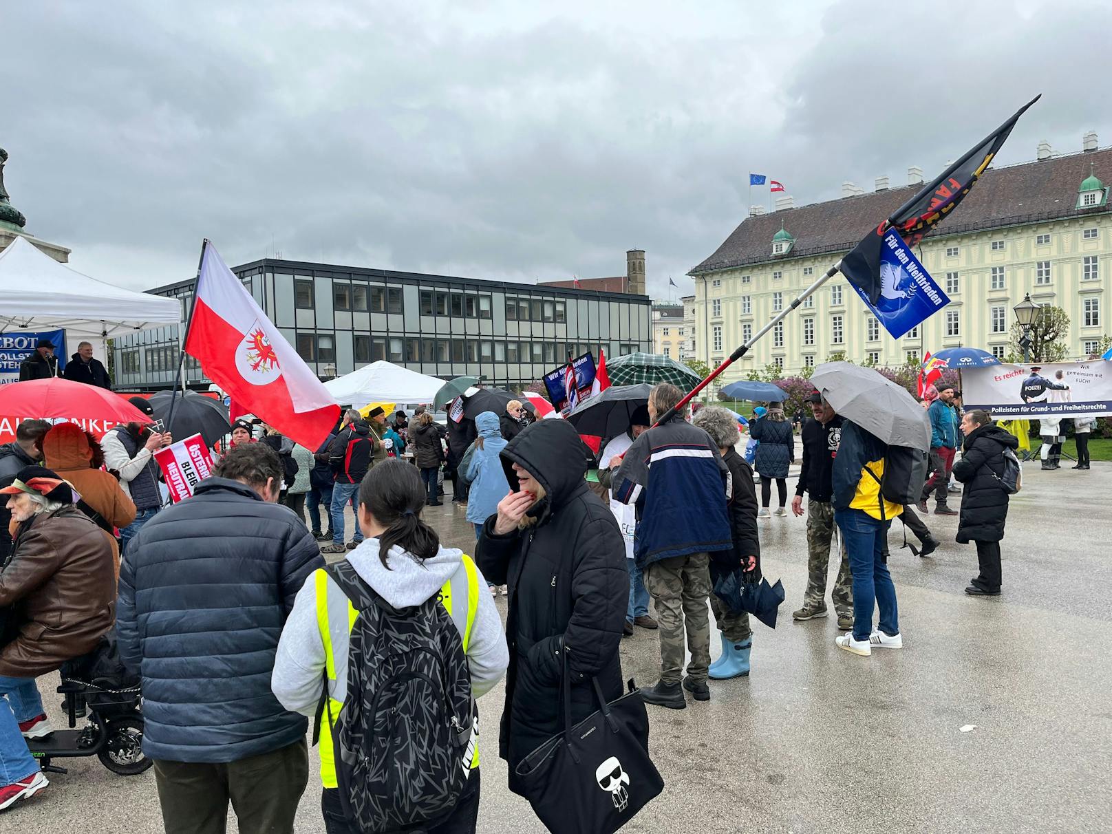 ... – und dabei gegen so gut wie alles protestieren, angefangen von der "Frühsexualisierung von Kindern" bis hin zur Corona-Impfung.