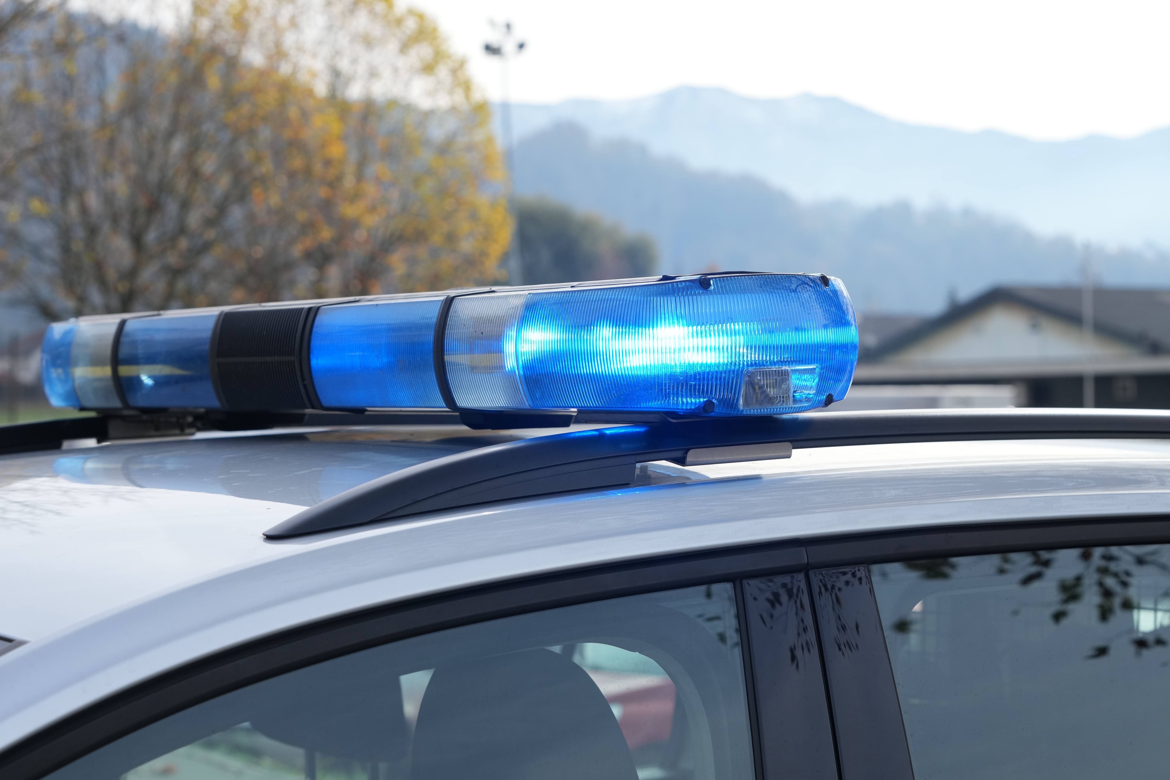 Attacke Mit Schlagring! Polizei Jagt Jetzt Dieses Trio | Heute.at