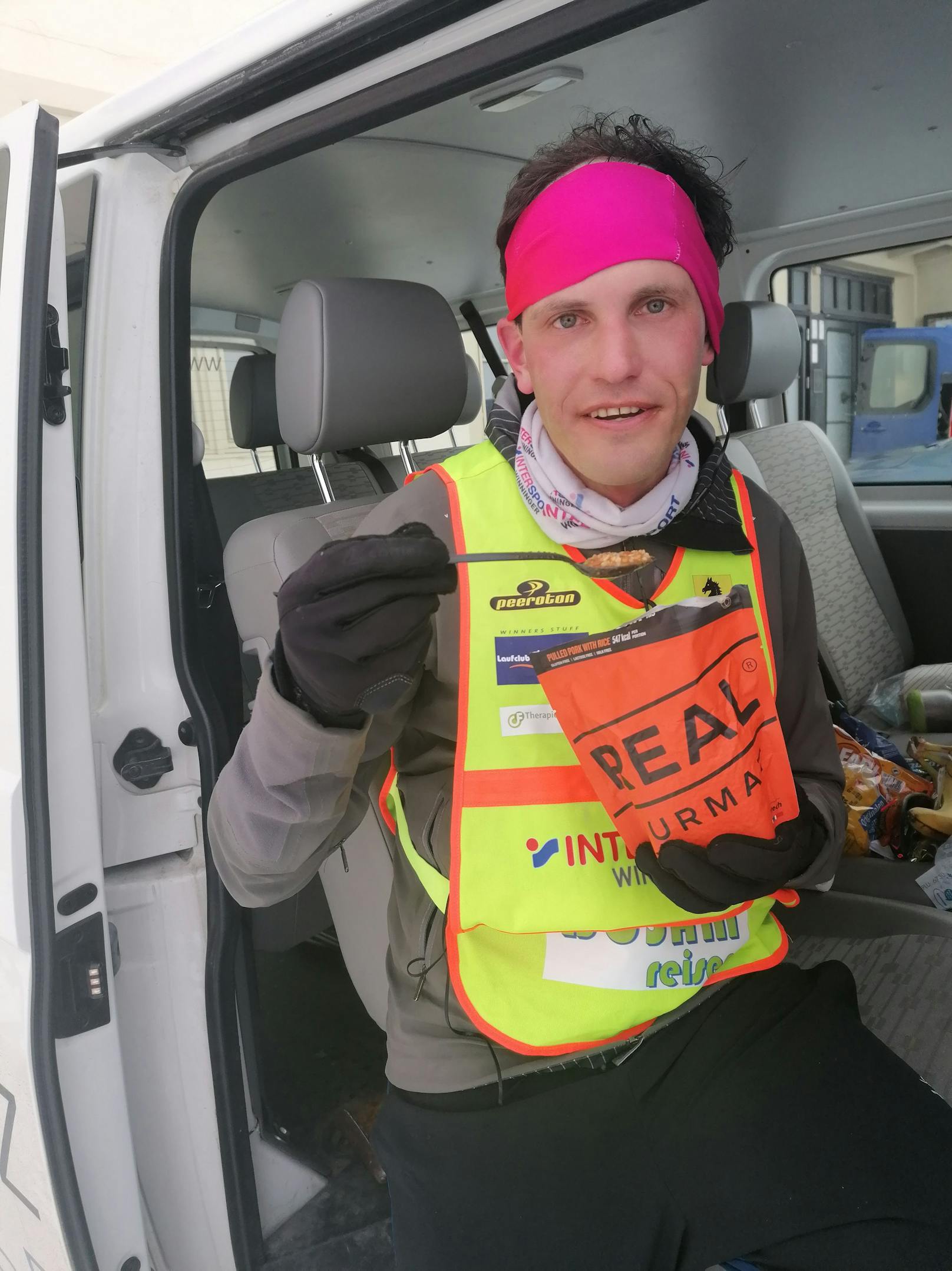 Rainer Predl absolvierte 100-Kilometer-Lauf auf Spitzbergen, eine Mahlzeit für zwischendurch.