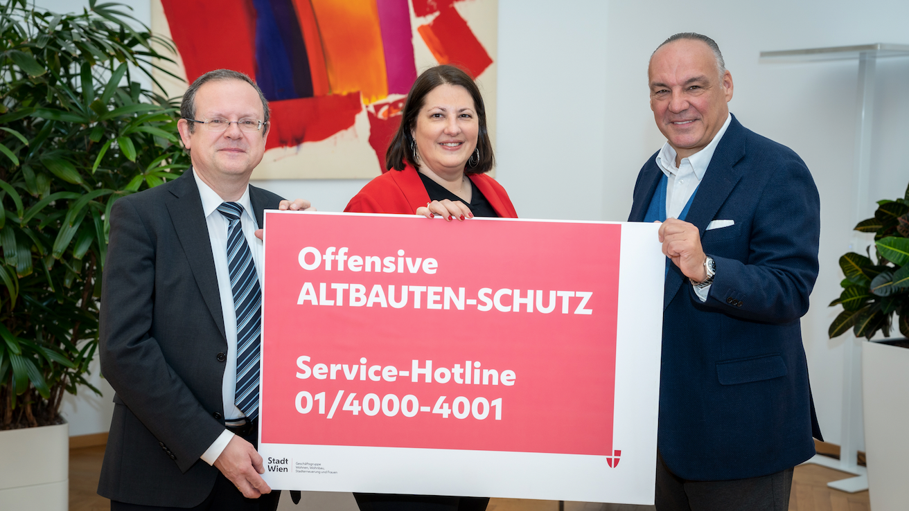 Gerhard Cech - Leiter der MA37 Baupolizei, Wohnbaustadträtin Kathrin Gaál (SPÖ) und der Leiter der Gruppe Sofortmaßnahmen und Stadtservice Wien, Walter Hillerer, wollen Wiens Altbauten schützen. (v.l.)