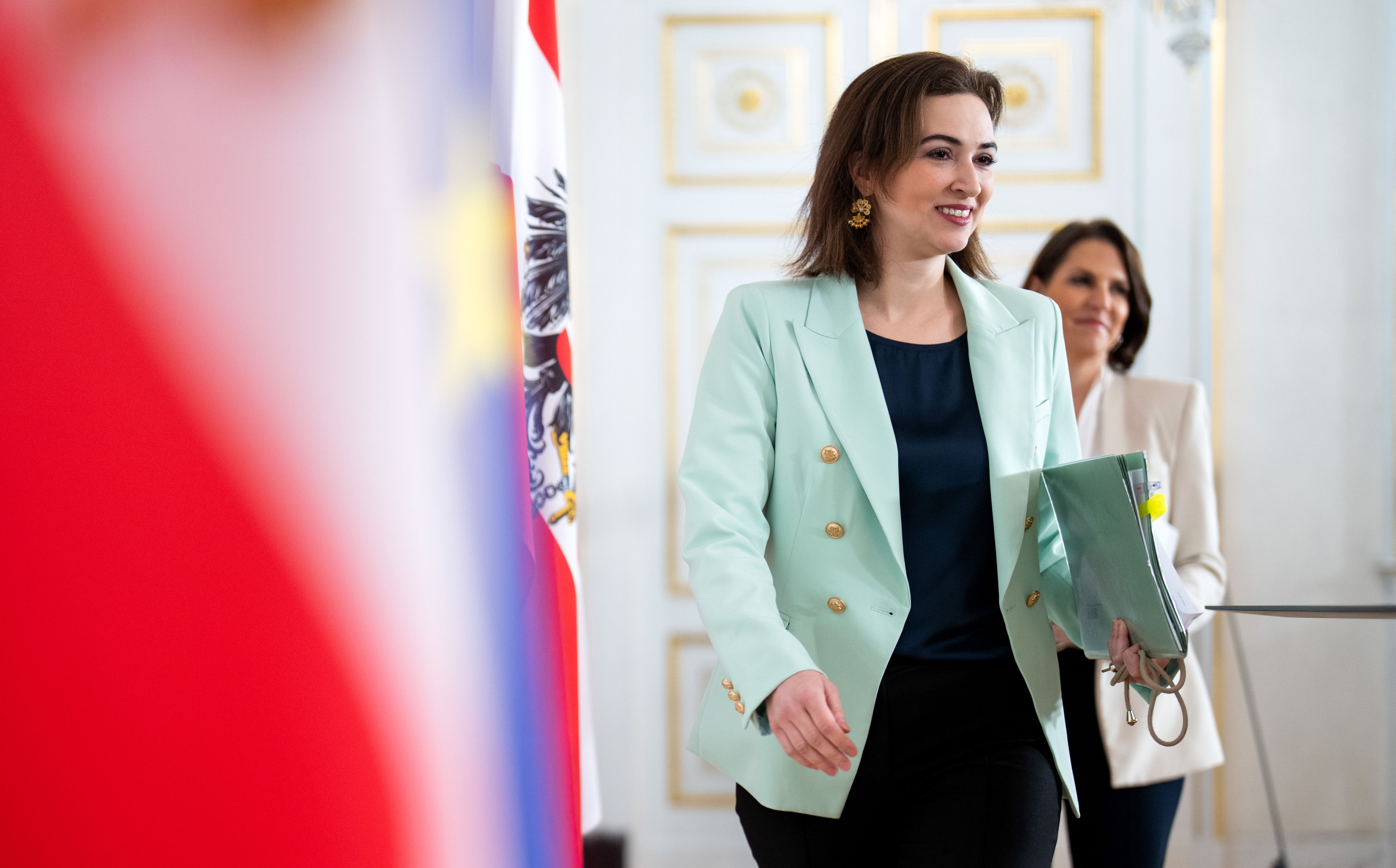 Justizministerin <strong>Alma Zadic</strong> (Grüne) und Verfassungsministerin <strong>Karoline Edtstadler</strong> (ÖVP)