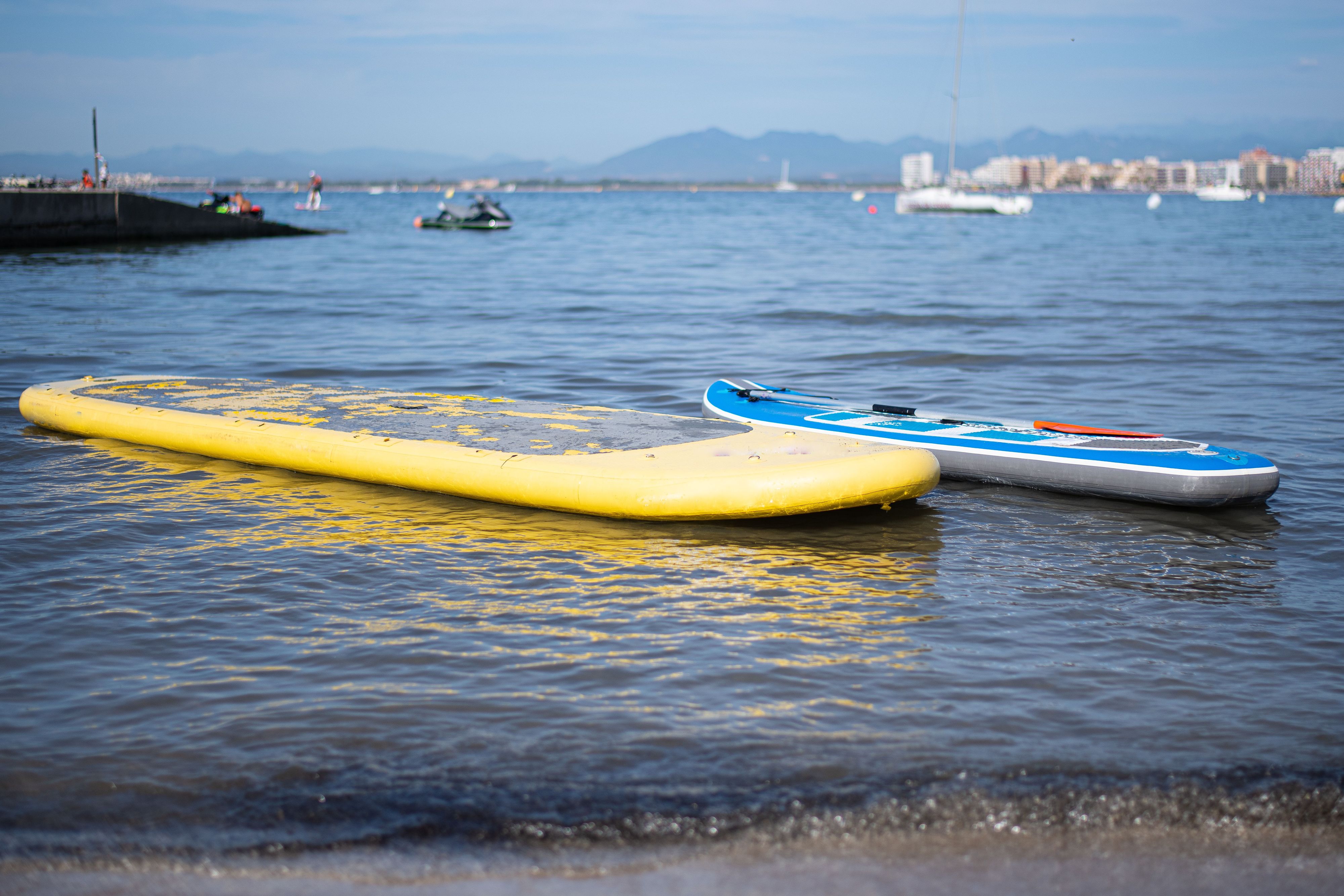 Die 17-jährige Erica trieb auf einem Stand Up Paddle die ganze Nacht im Atlantik. 