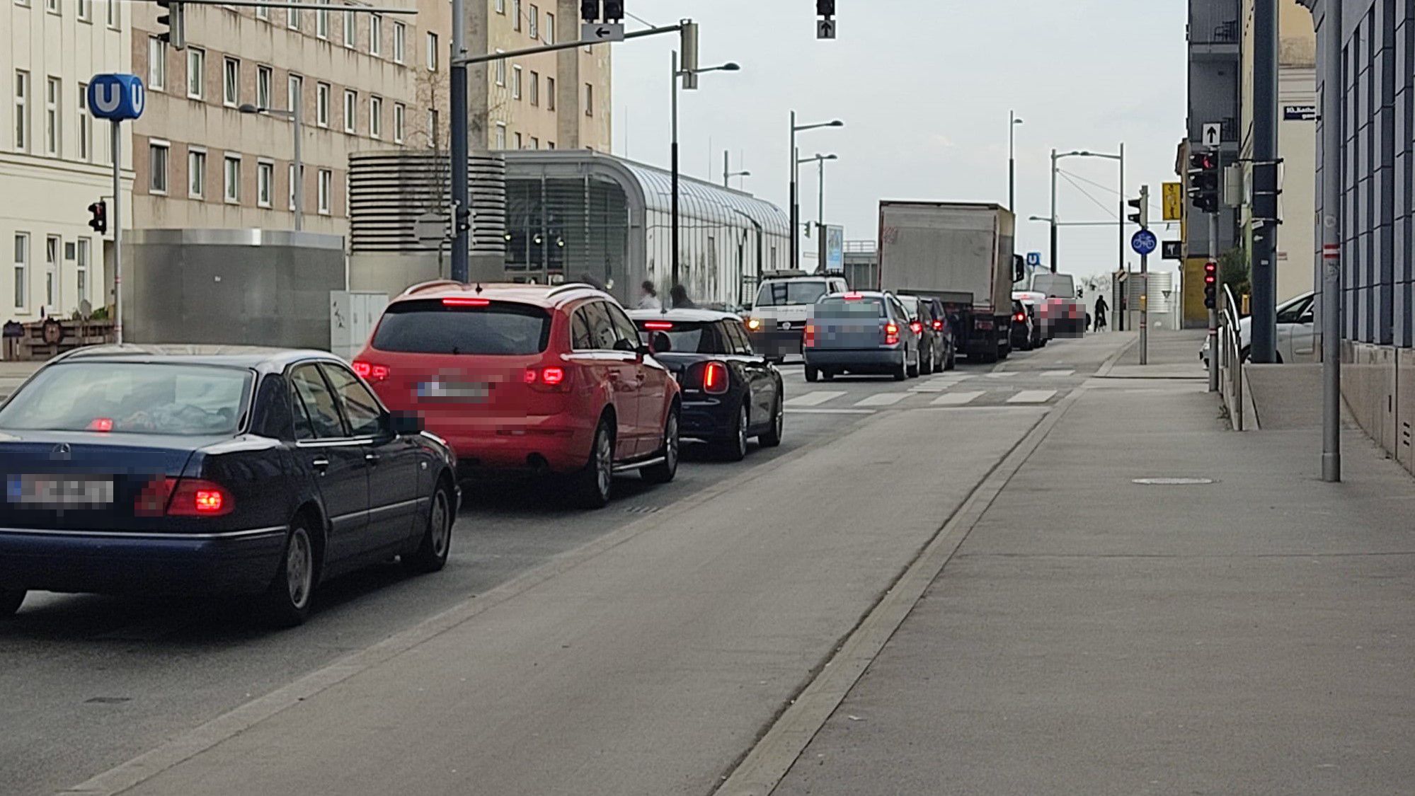 Bilderstrecke: Heftiger Crash Sorgt Für Riesen-Stau Auf Der Tangente ...