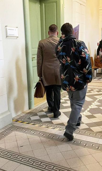 Der angeklagte Postler (29) in St. Pölten vor Gericht.