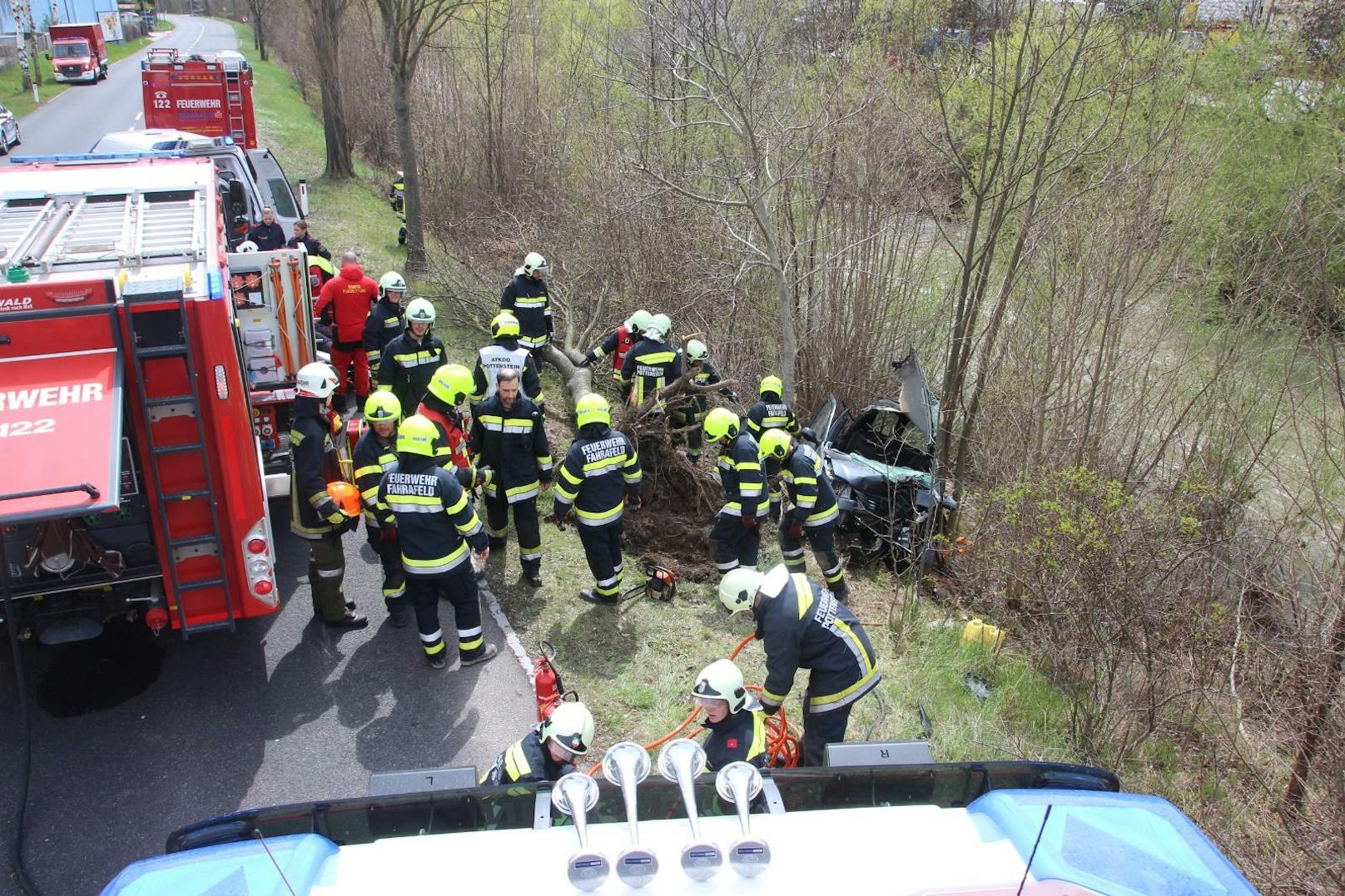 Die Feuerwehr sowie das Team des Roten Kreuzes und die Flugrettung standen bei dem Unfall im Einsatz.