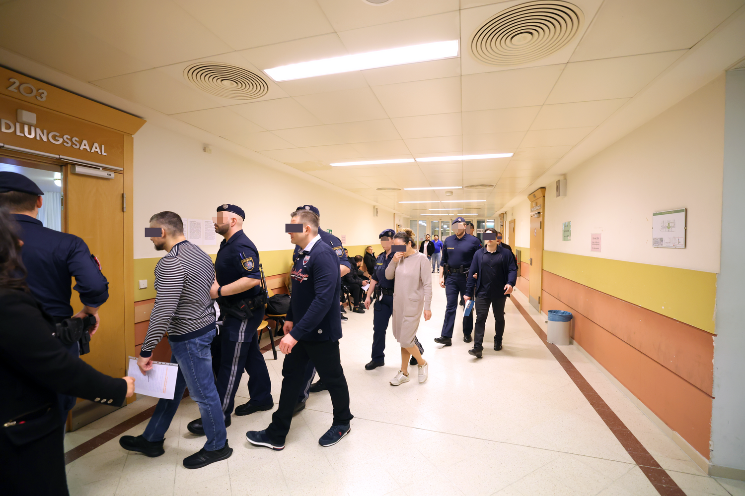 Die Einbrecherbande am Montag vor Gericht.&nbsp;