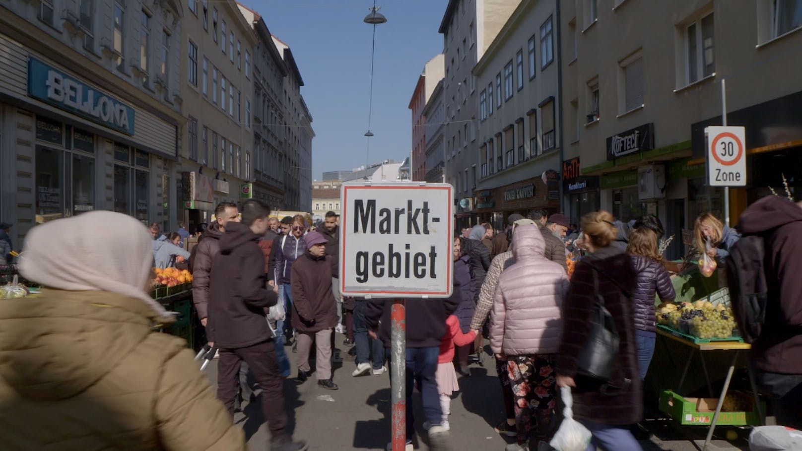 "Das ist nicht mehr unser Land", findet sie.