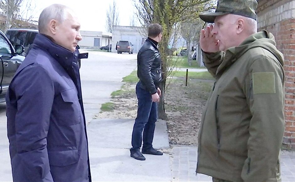 Russian President Vladimir Putin listens to Colonel General Oleg Makarevich, commander of the Dnieper Group of Forces, during his visit to the headquarters of the "Dnieper" army group in the Kherson Region, Russian-controlled Ukraine, in this still image taken from handout video released on April 18, 2023. Kremlin.ru/Handout via REUTERS ATTENTION EDITORS - THIS IMAGE WAS PROVIDED BY A THIRD PARTY. NO RESALES. NO ARCHIVES. MANDATORY CREDIT.
