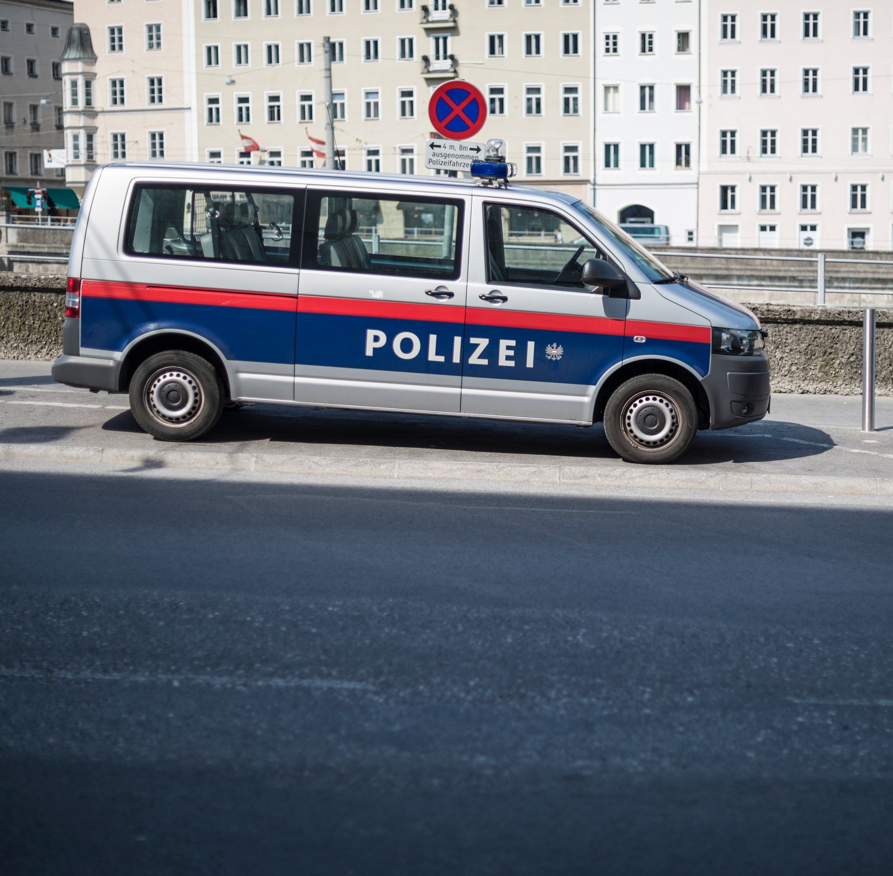 Die Polizei musste sich täglich ändernde Erklärungen für den Messerstich anhören. (Symbolbild)