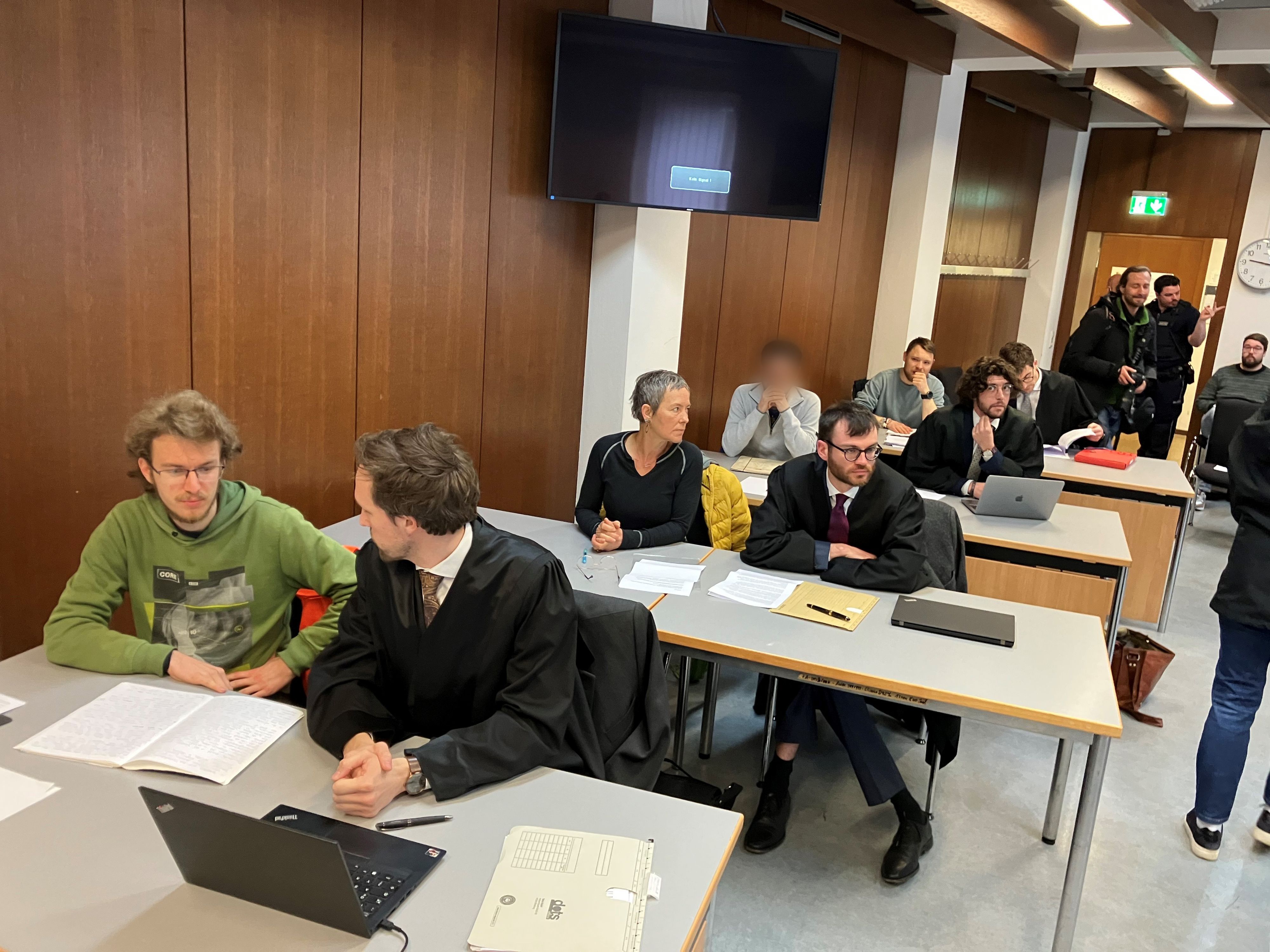 Download von www.picturedesk.com am 18.04.2023 (09:07).  17 April 2023, Baden-Württemberg, Heilbronn: Trial of climate activists. Photo: David Nau/dpa - 20230417_PD7892 - Rechteinfo: Rights Managed (RM)