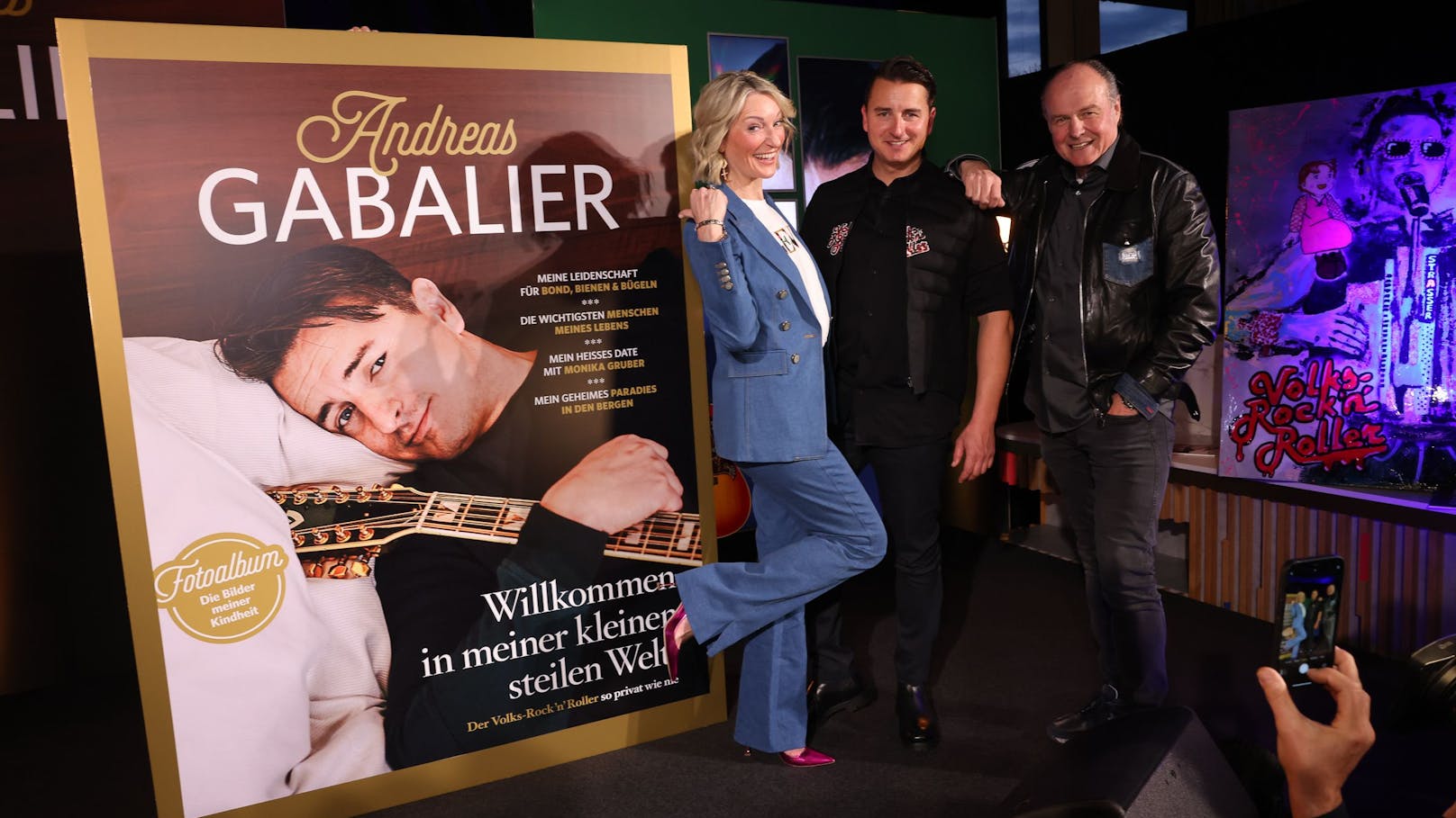 "Volks-Rock'n'Roller" <strong>Andreas Gabalier</strong> mit Kabarettistin <strong>Monika Gruber</strong> und Manager <strong>Klaus Bartelmuss</strong>.
