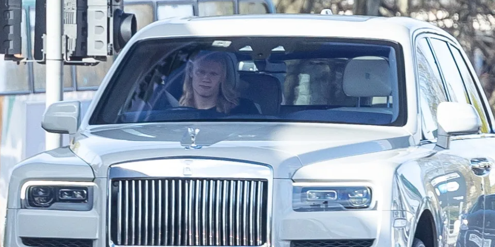 Erling Haaland in seinem neuen Rolls-Royce
