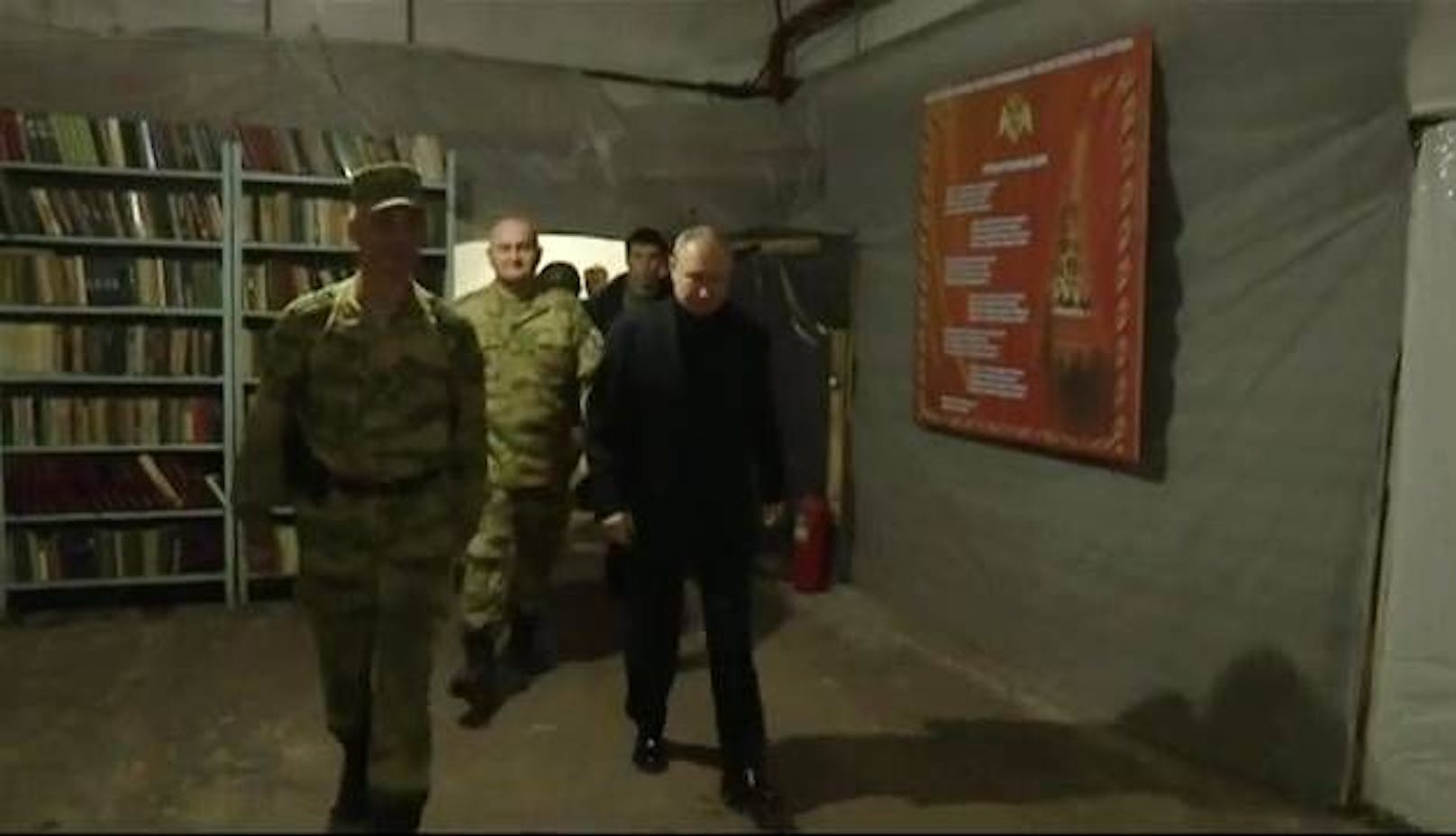 Ebenso sei ein Besuch bei der russischen Nationalgarde in der selbsternannten Volksrepublik Luhansk auf dem Programm gestanden.