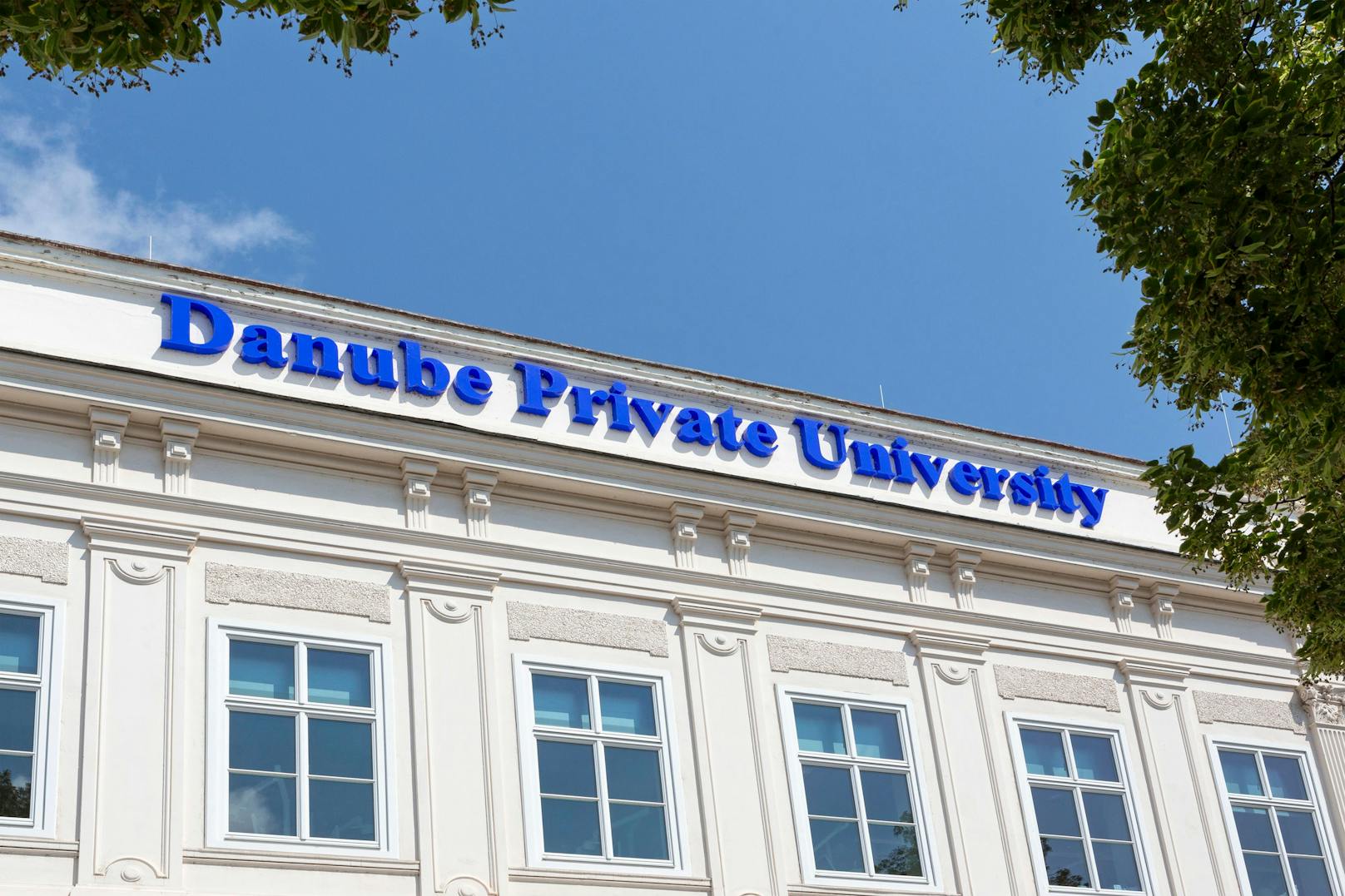 Die Danube Private University könnte die Zulassung für den Masterstudiengang Humanmedizin verlieren.