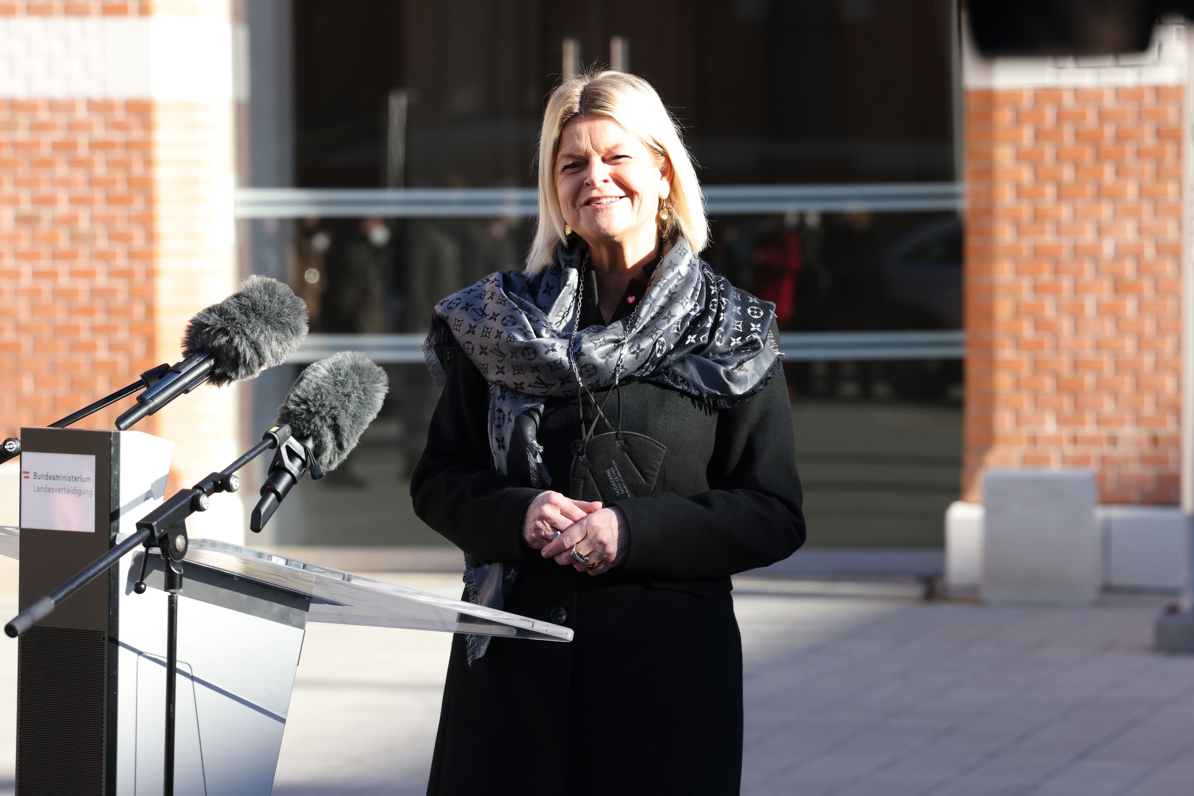 Verteidigungsministerin Klaudia Tanner zeigt sich über die neue Lösung erfreut. (Archivbild)