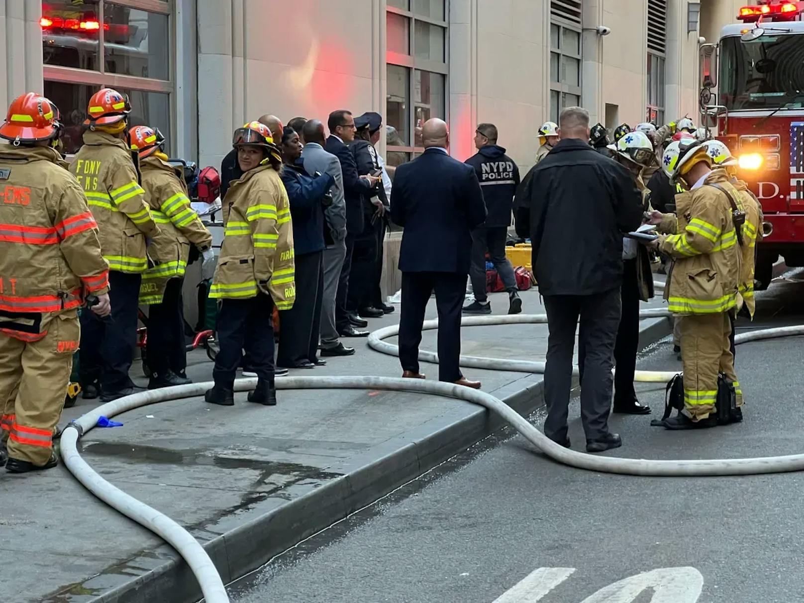 Die Rettungsarbeiten waren erschwert, weil die Gefahr eines weiteren Einsturzes bestand.