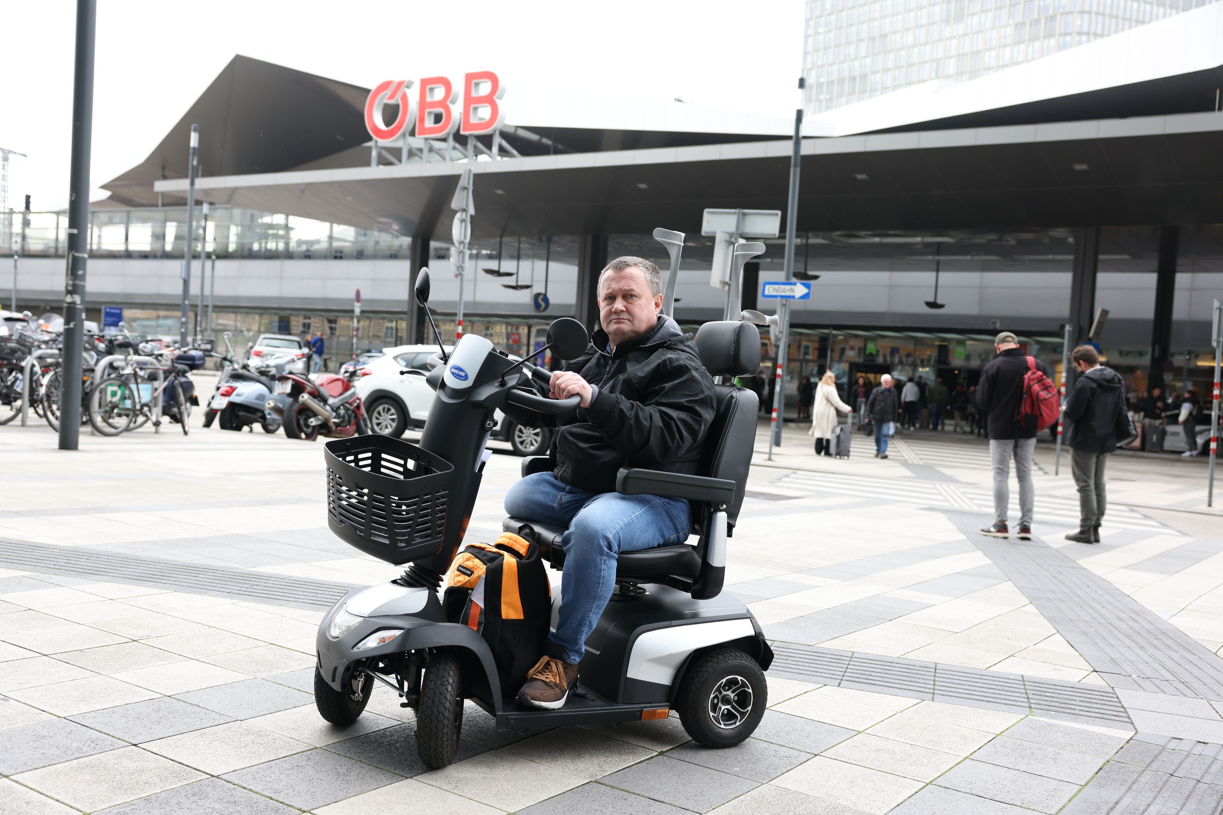 Ronny M. ist sauer auf die ÖBB. Seit einer Woche strandet er immer wieder in Wien.